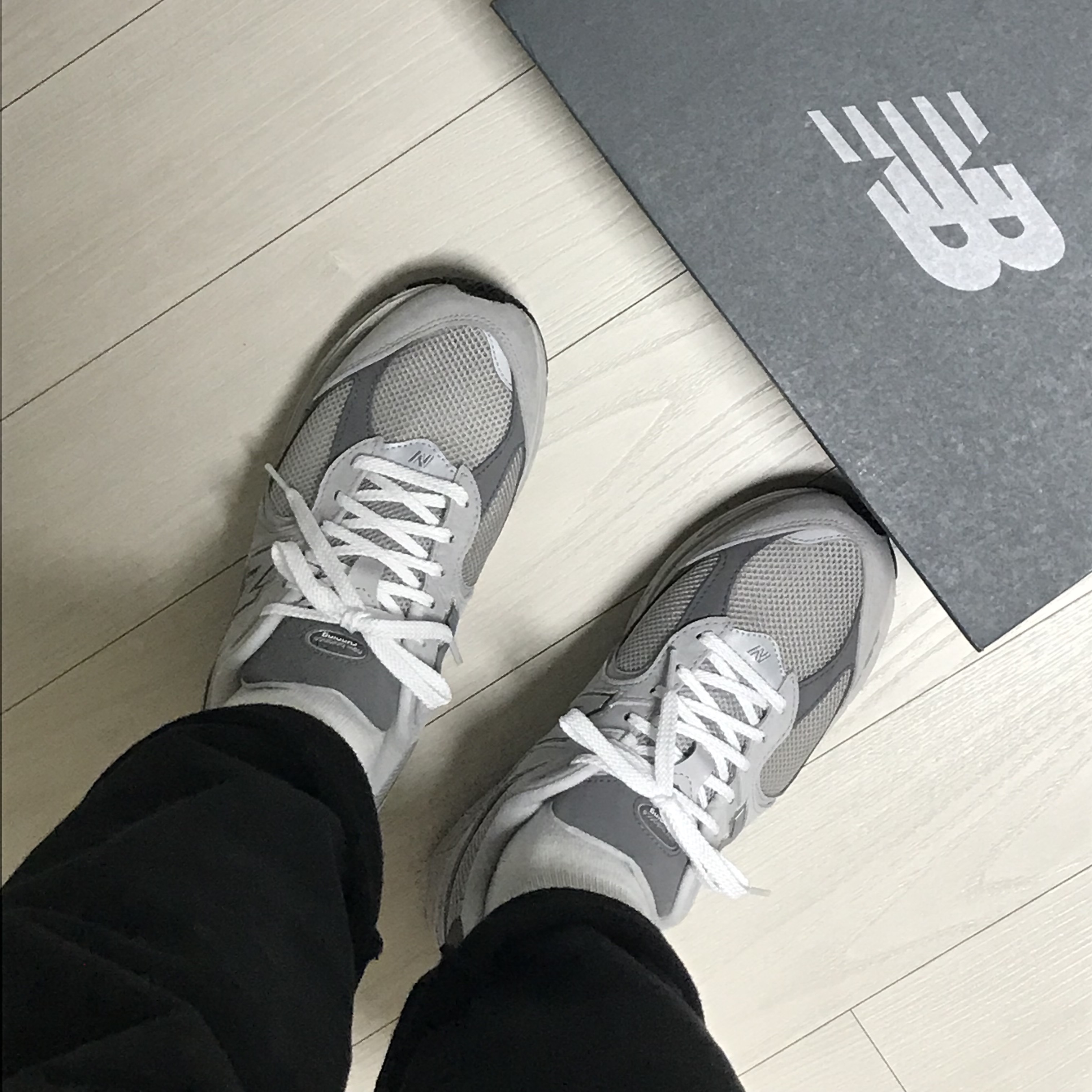 New Balance 2002R T2 Gray 착용 스타일 - 1