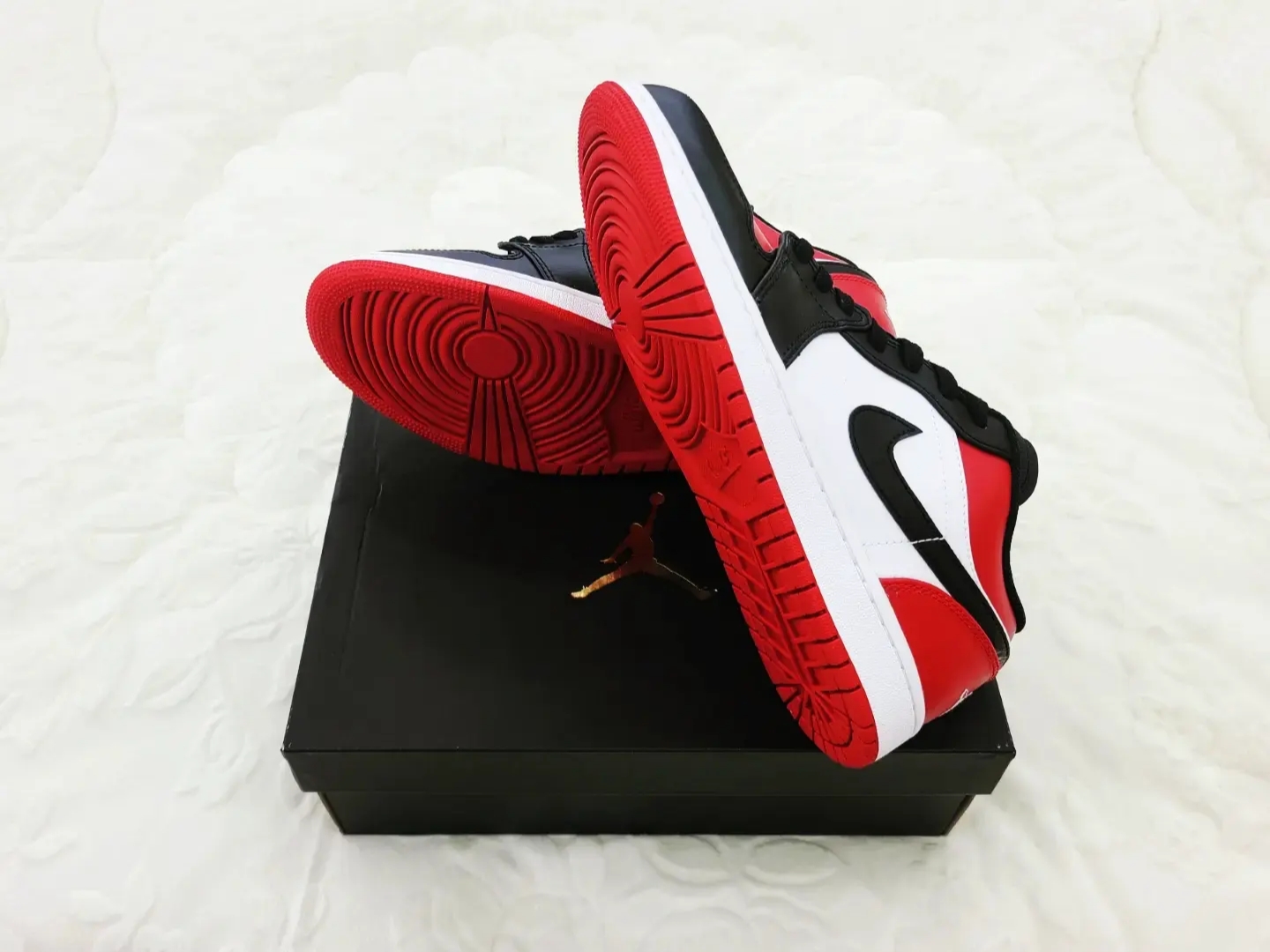 Jordan 1 Low Bred Toe 착용 스타일 - 4
