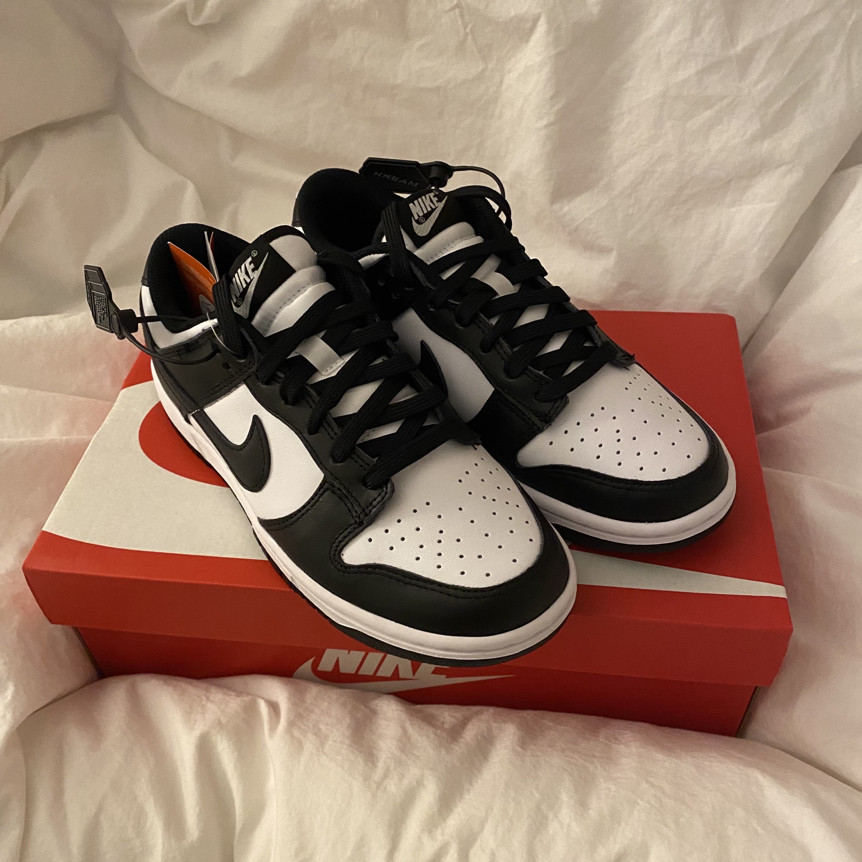 (W) Nike Dunk Low Black 착용 스타일