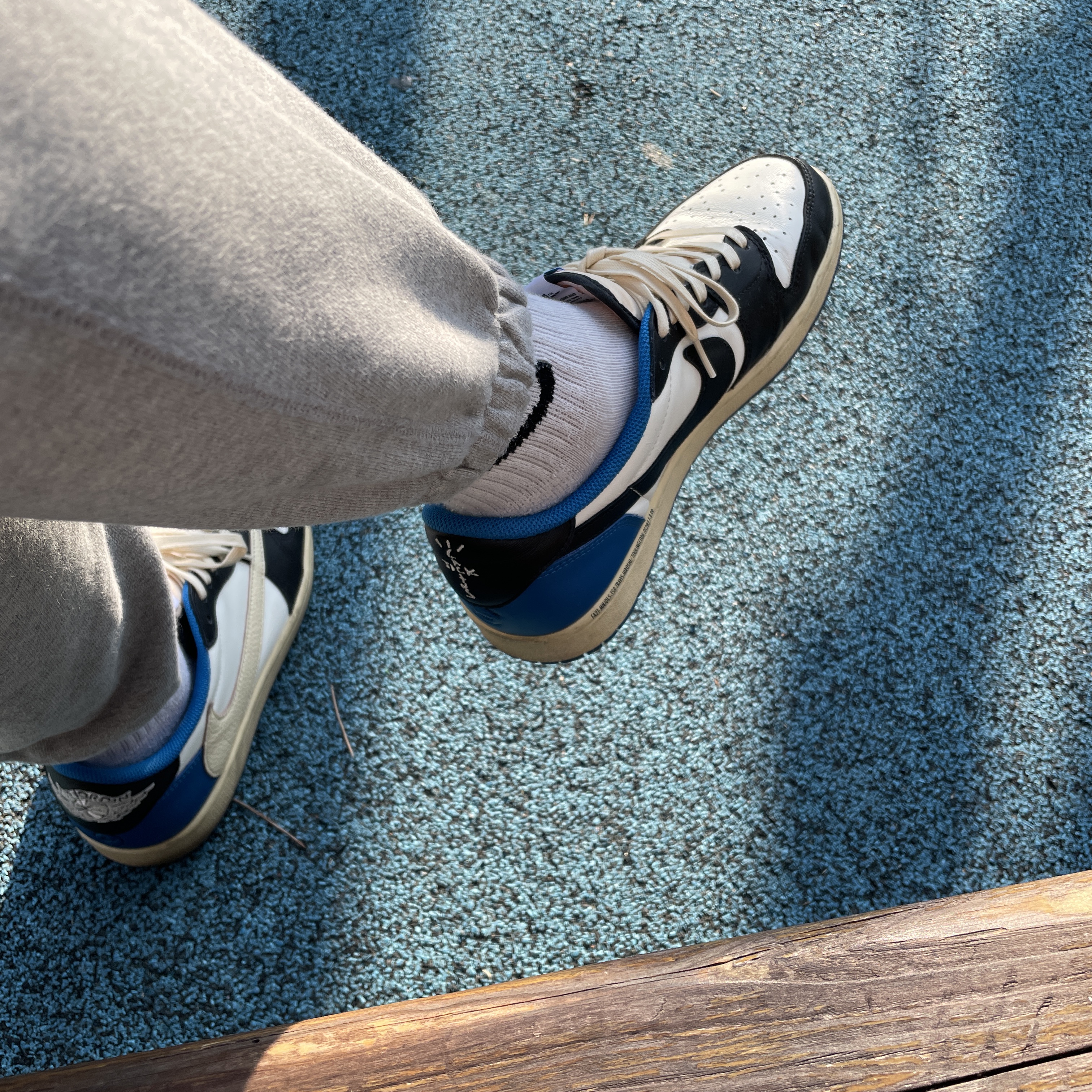 Jordan 1 x Travis Scott x Fragment Retro Low OG SP Military Blue 착용 스타일