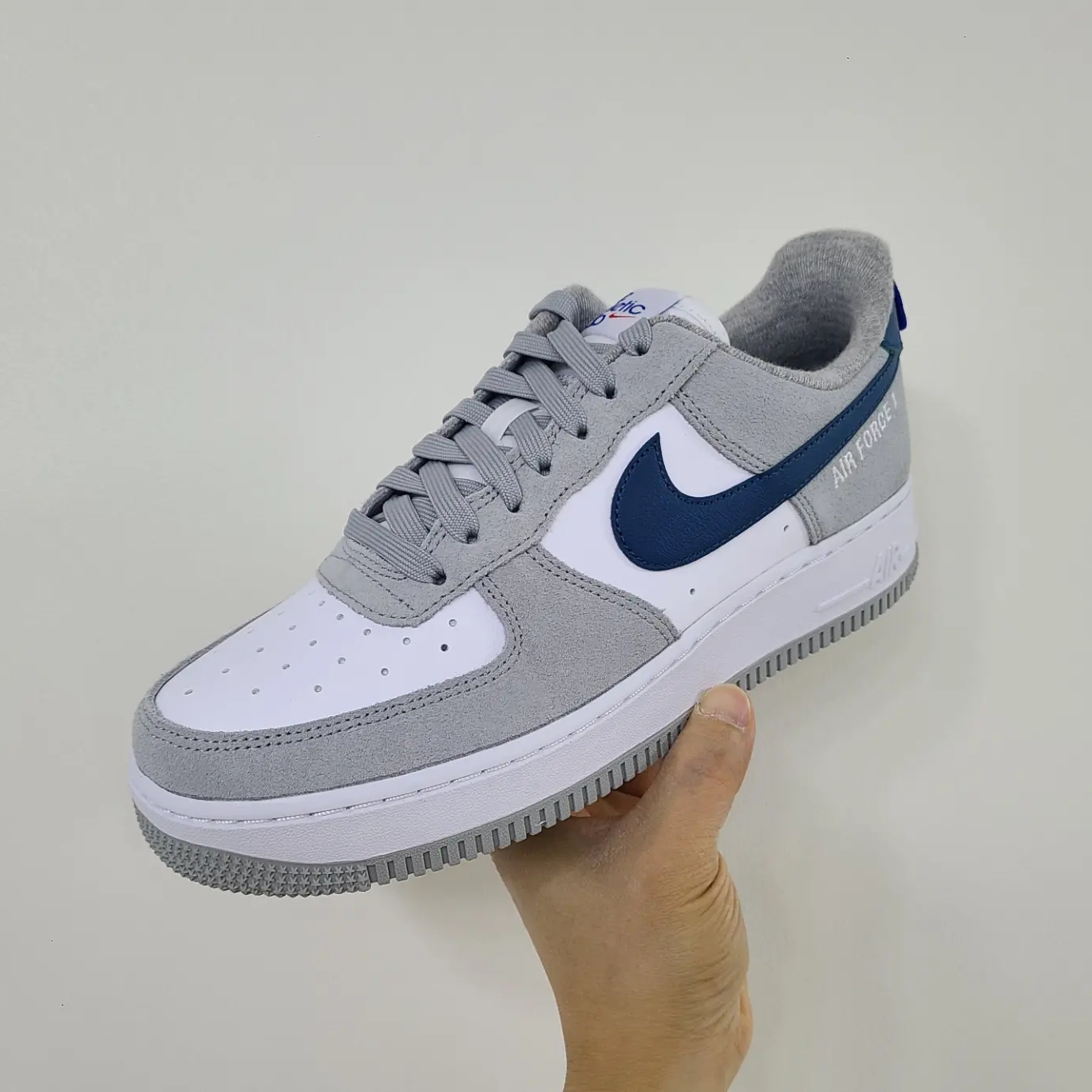 Nike Air Force 1 '07 LV8 Athletic Club Light Smoke Grey Marina, (TD) Nike Force 1 LV8 Athletic Club Light Smoke Grey Marina 착용 스타일 - 1