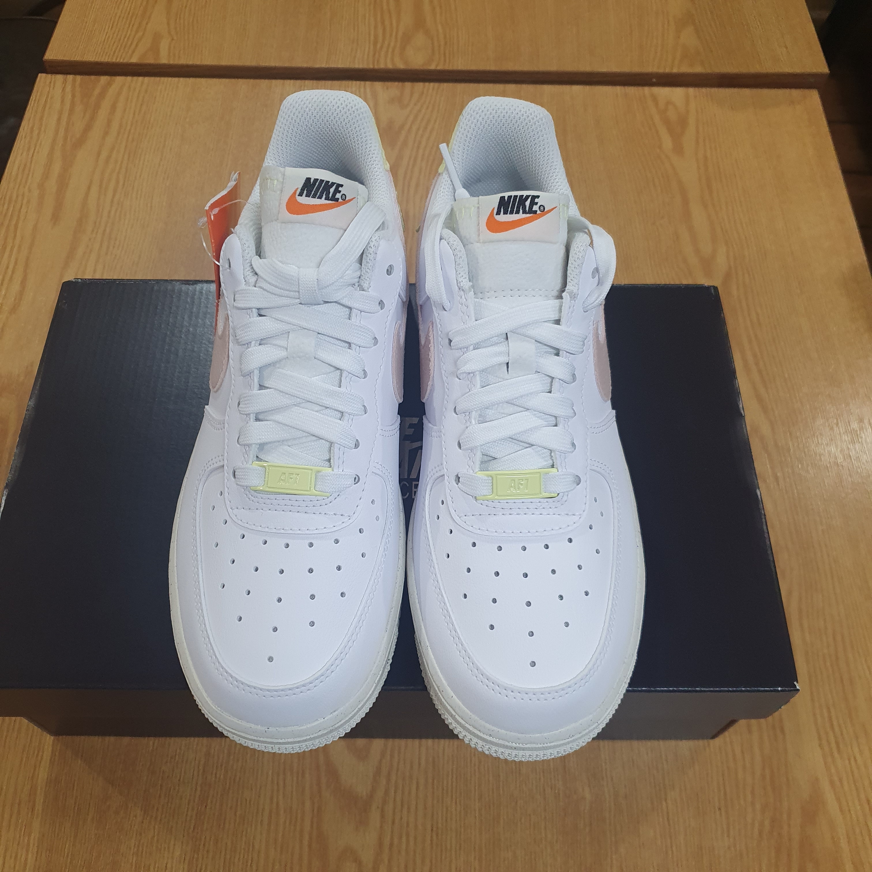 (W) Nike Air Force 1 '07 SE Next Nature White Pink Oxford 착용 스타일 - 2