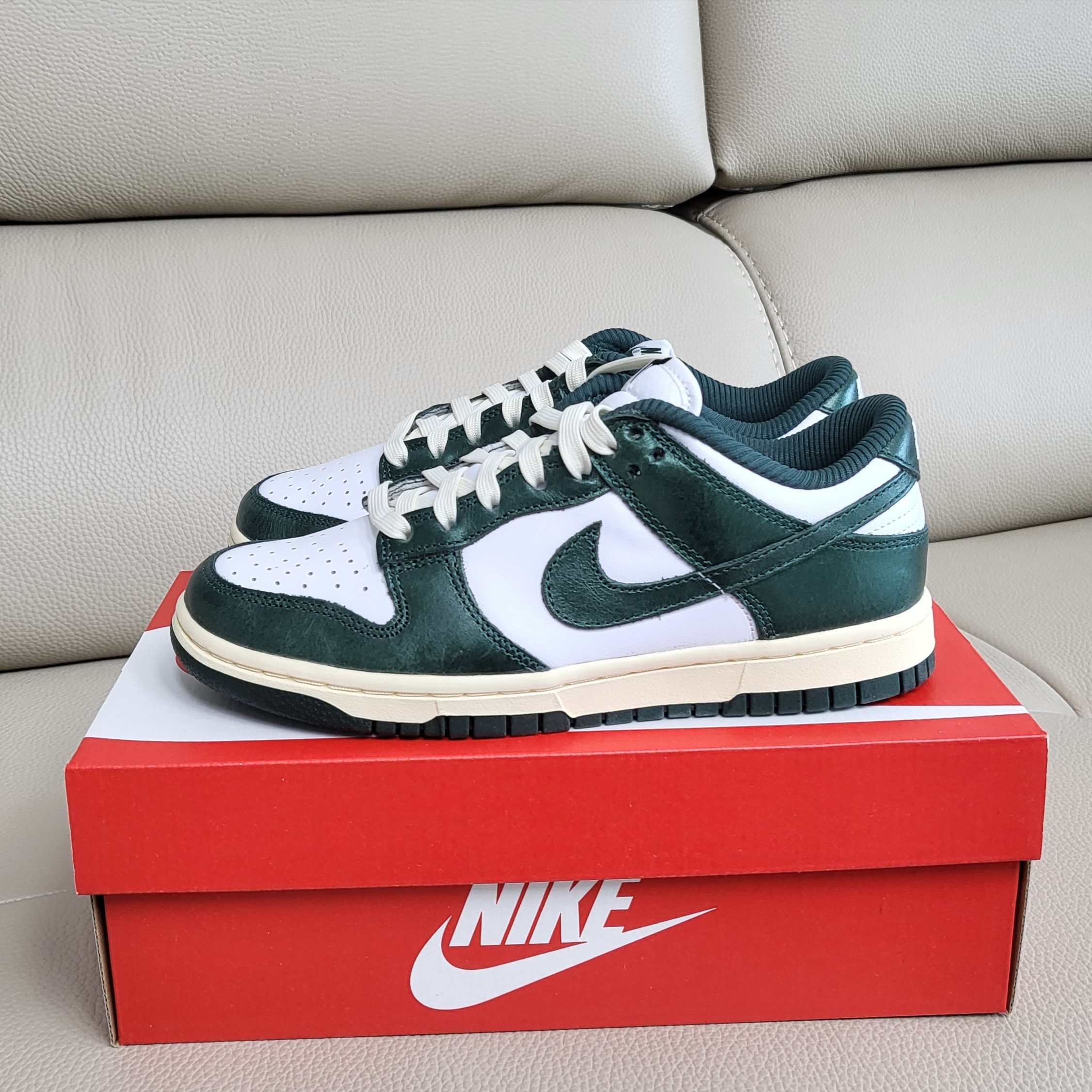 (W) Nike Dunk Low Vintage Green 착용 스타일