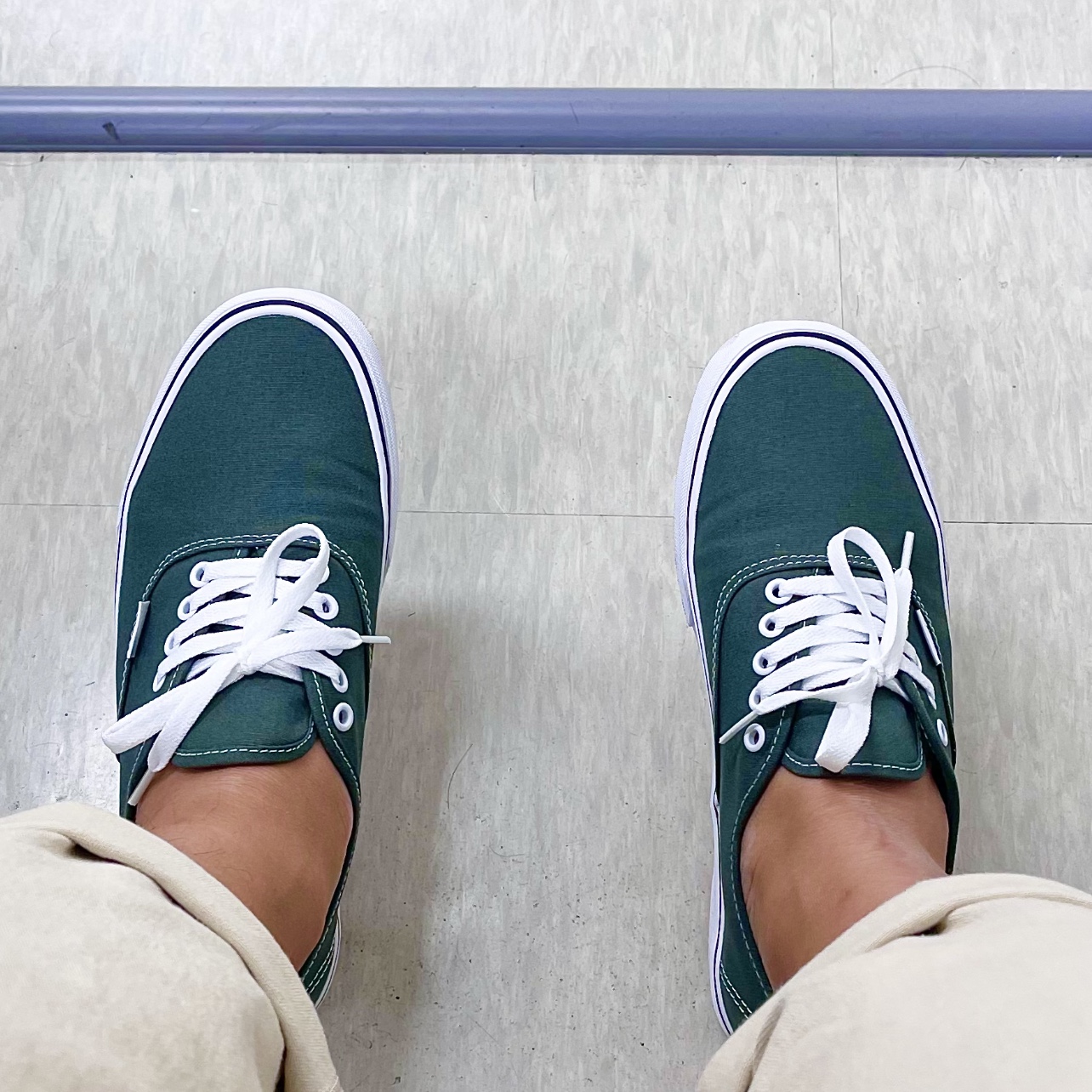 Vans Vault OG Authentic LX Island Leaf Military Olive 착용 스타일