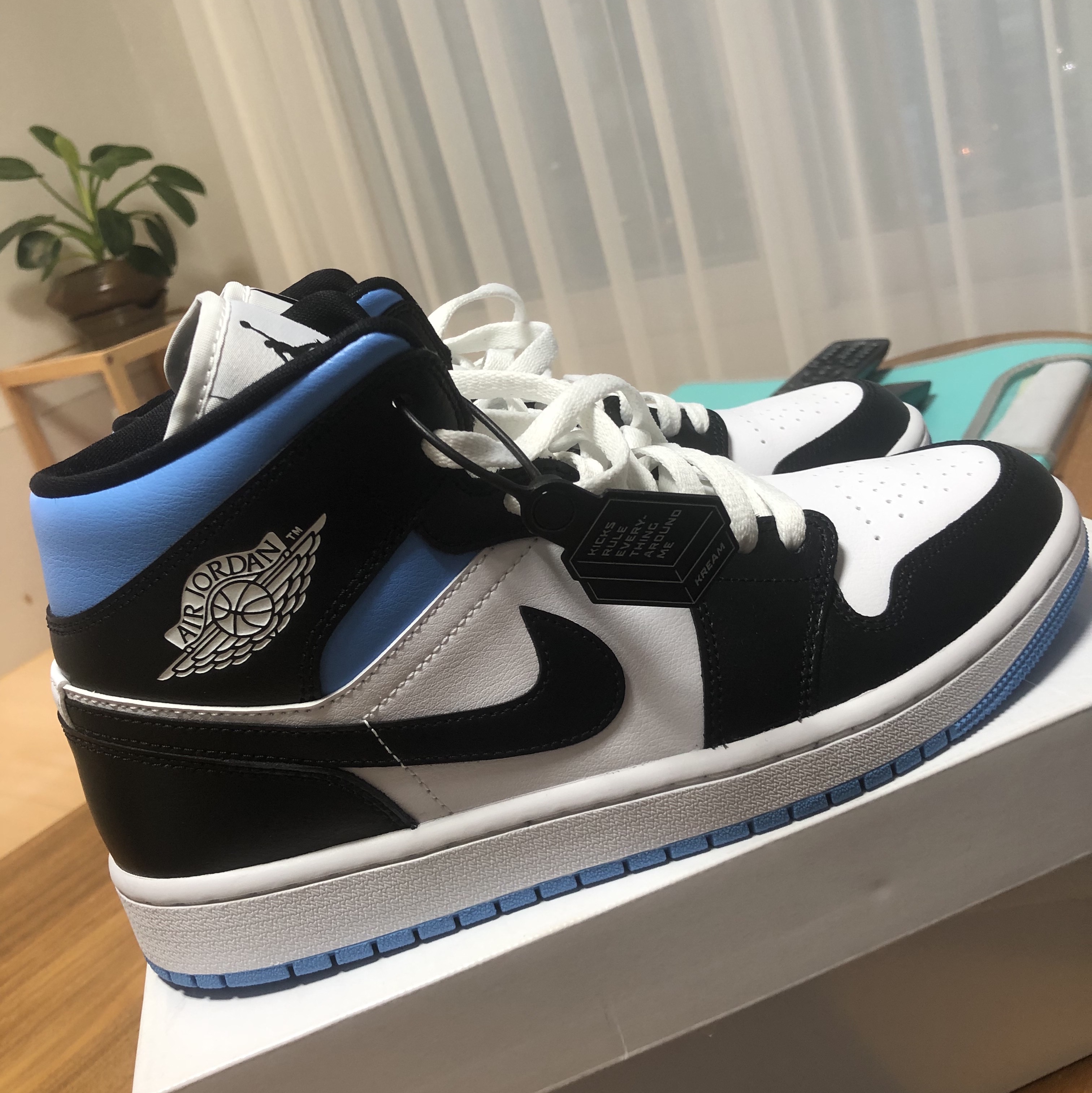 (W) Jordan 1 Mid White Black University Blue 착용 스타일