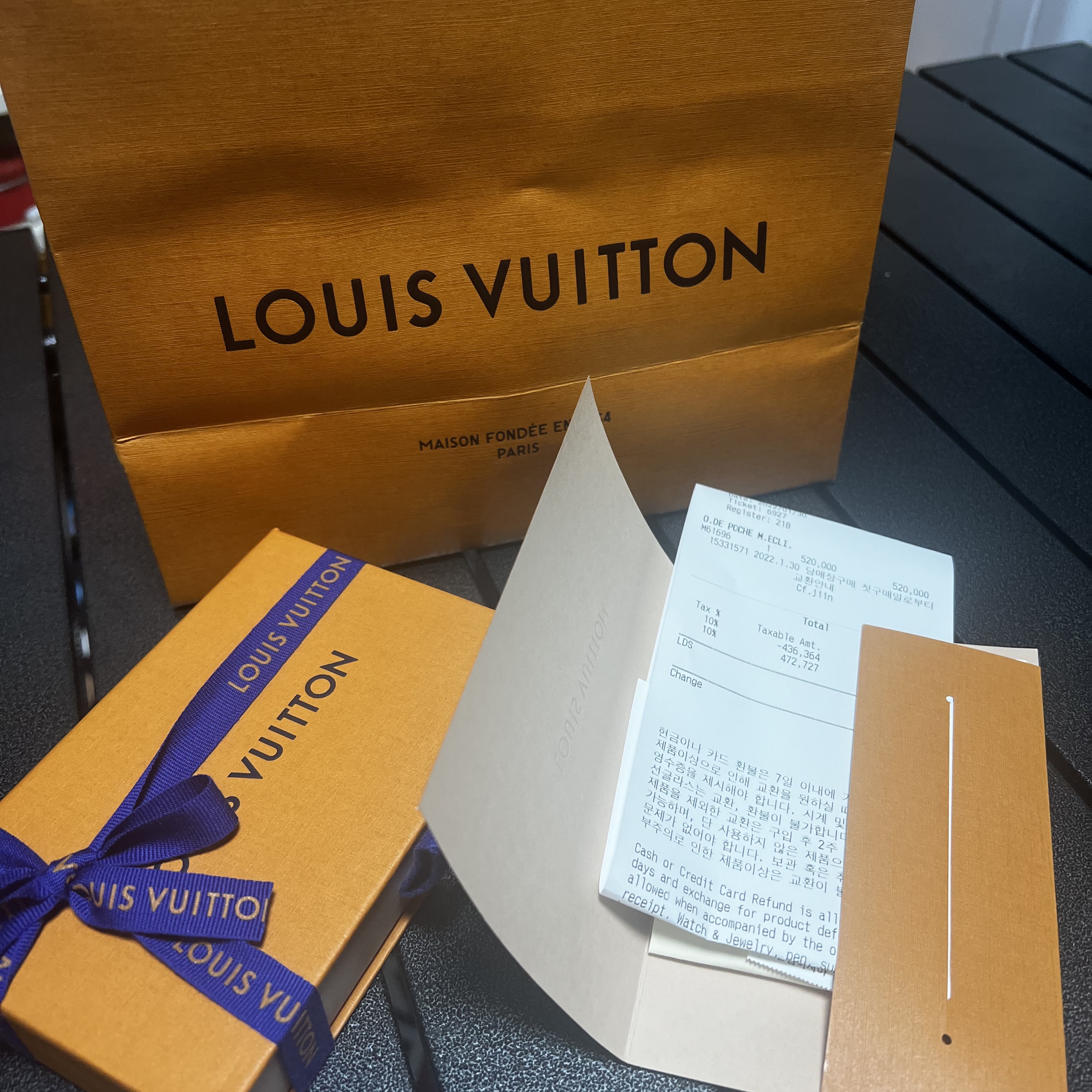 Louis Vuitton Pocket Organizer Monogram Eclipse 착용 스타일