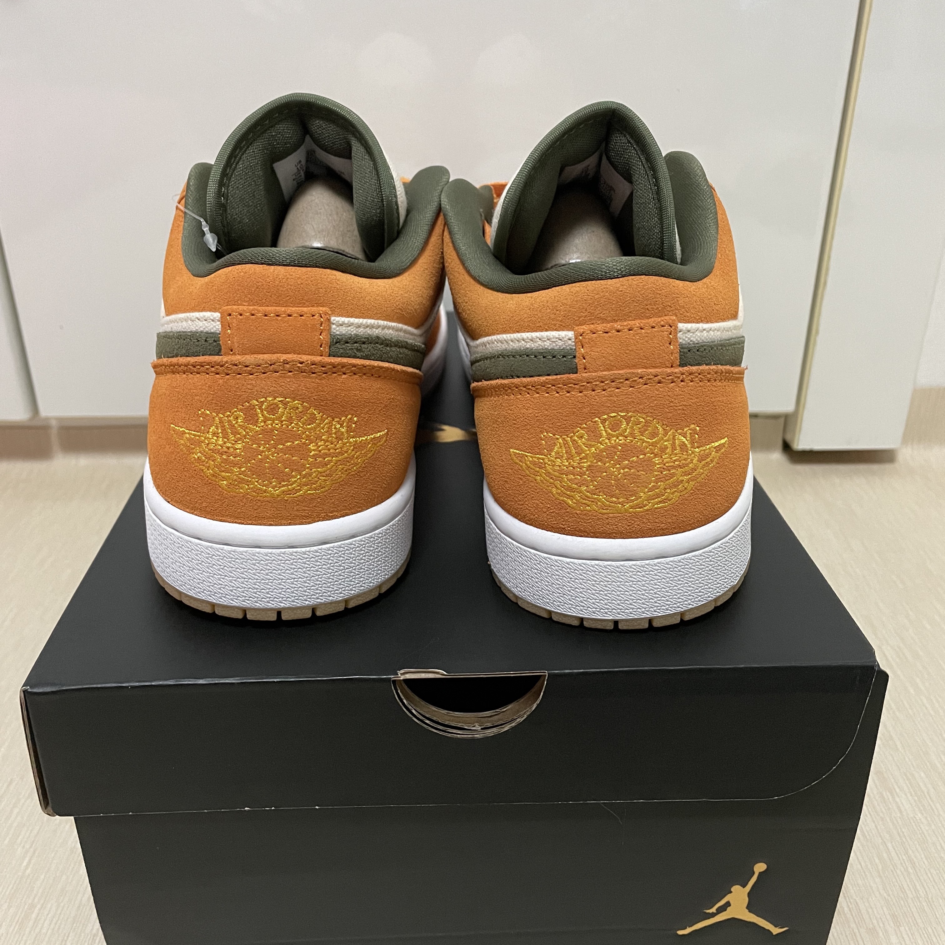Jordan 1 Low SE Light Curry 착용 스타일 - 4