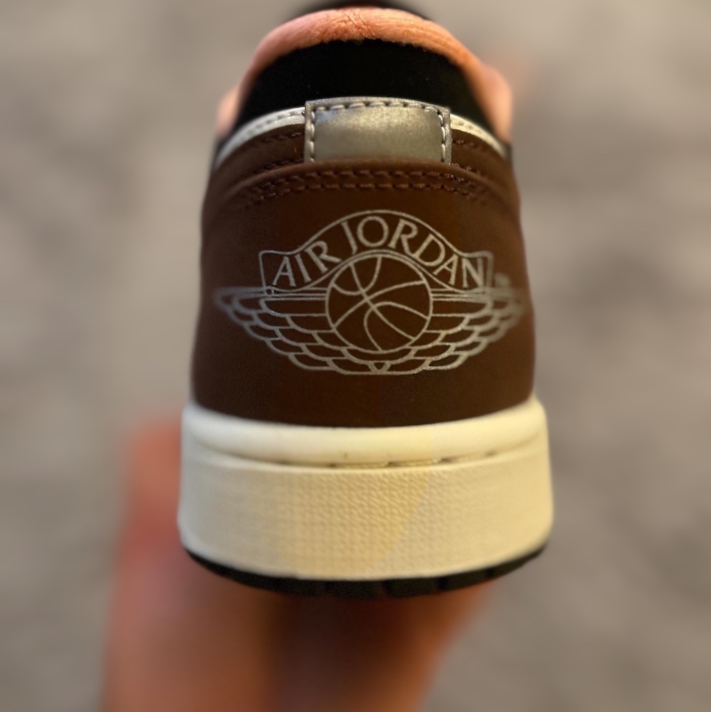 Jordan 1 Low SE Chocolate Bliss 착용 스타일 - 4