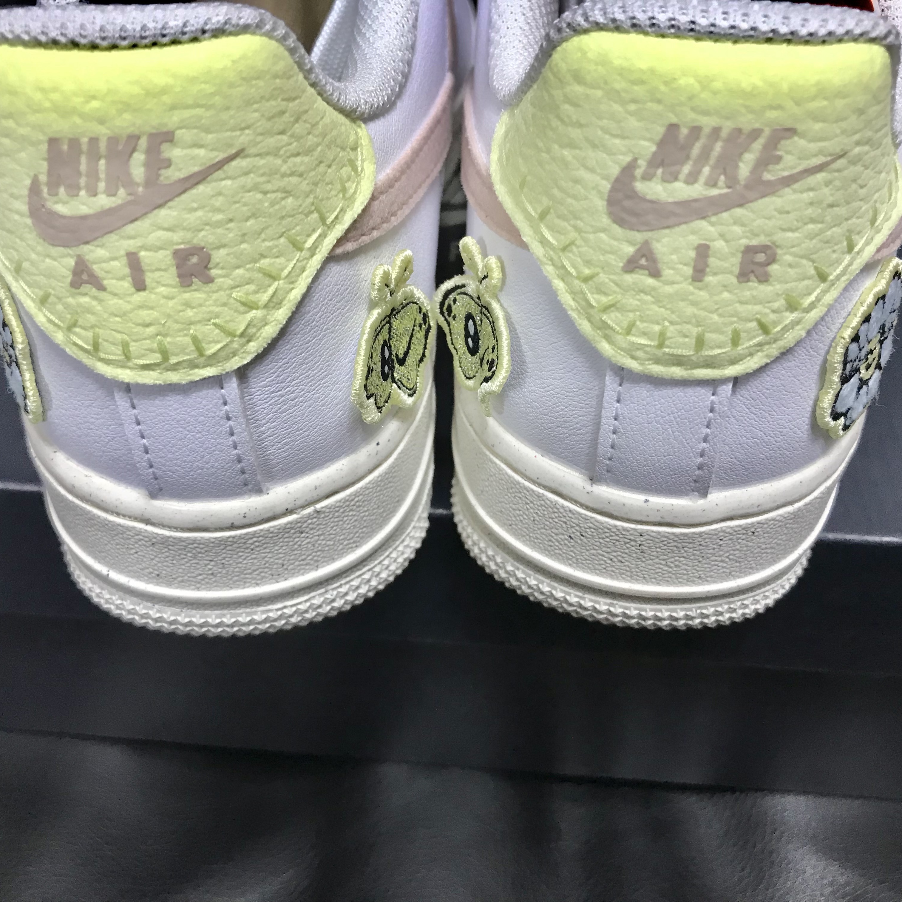 (W) Nike Air Force 1 '07 SE Next Nature White Pink Oxford 착용 스타일 - 3