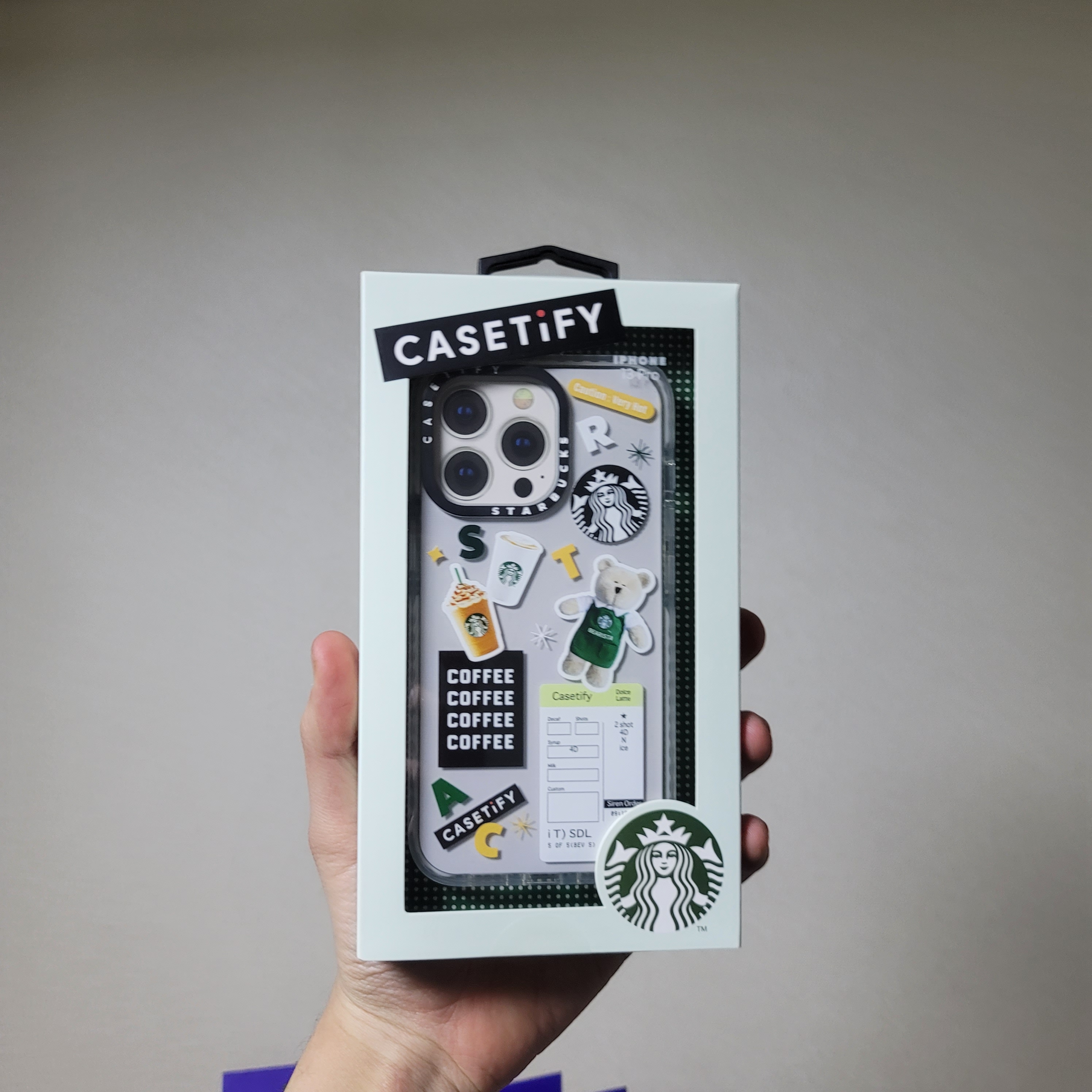 Casetify x Starbucks Icon Impact iPhone Case Clear 착용 스타일 - 1