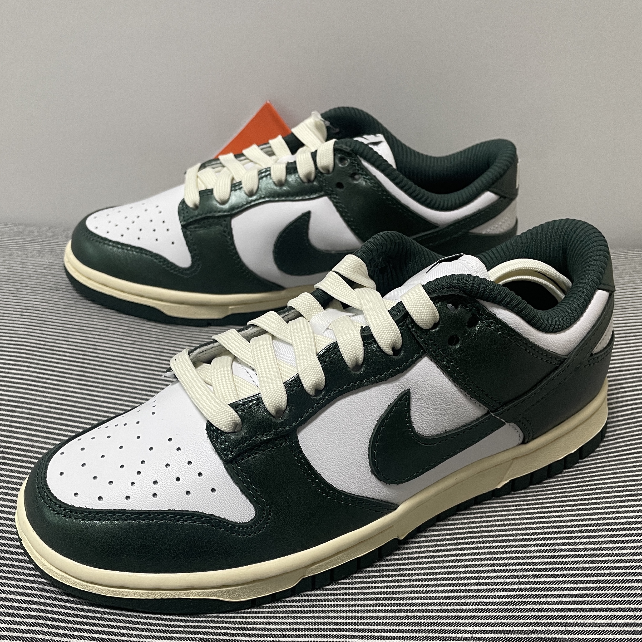 (W) Nike Dunk Low Vintage Green 착용 스타일
