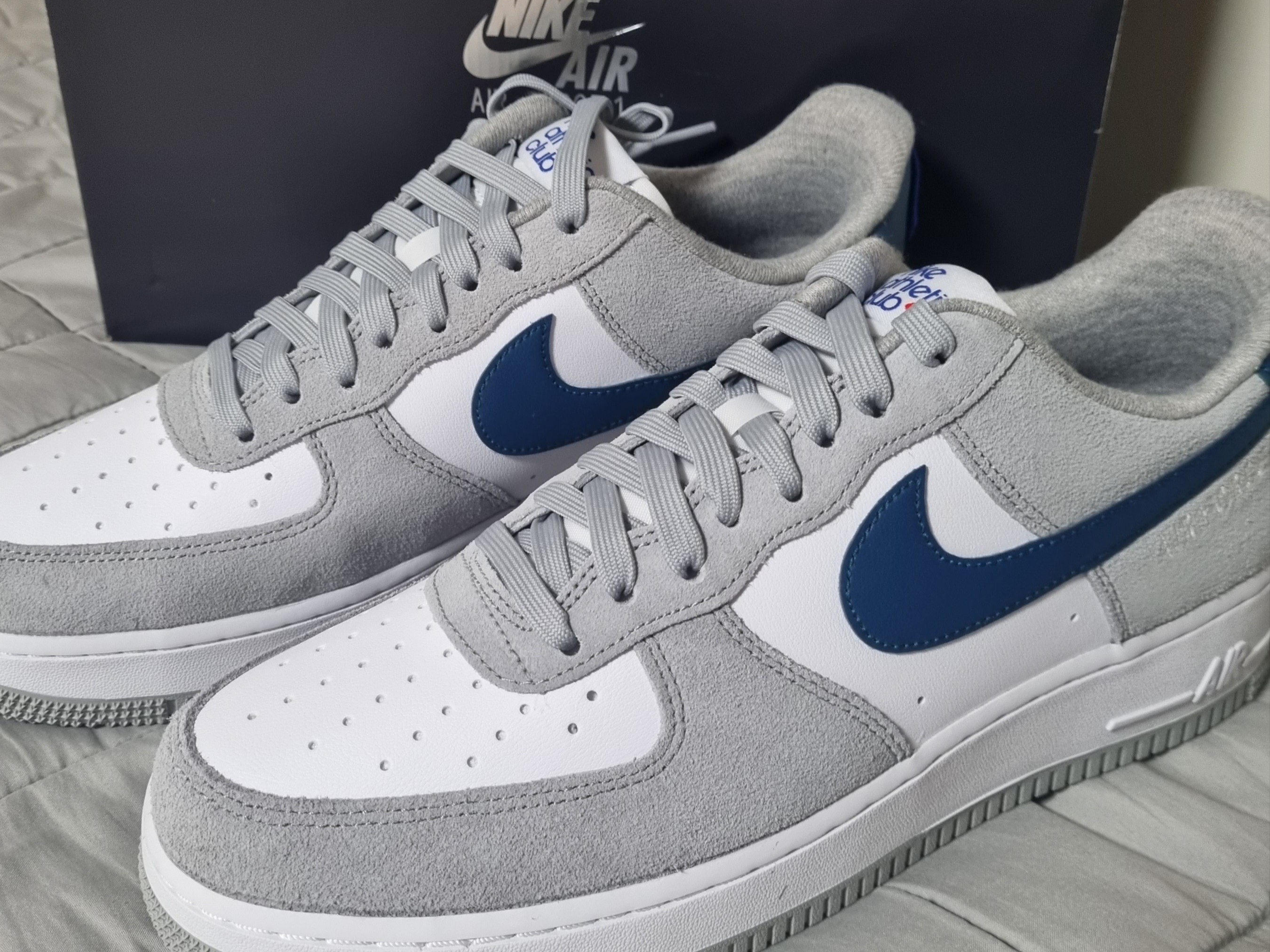 Nike Air Force 1 '07 LV8 Athletic Club Light Smoke Grey Marina 착용 스타일