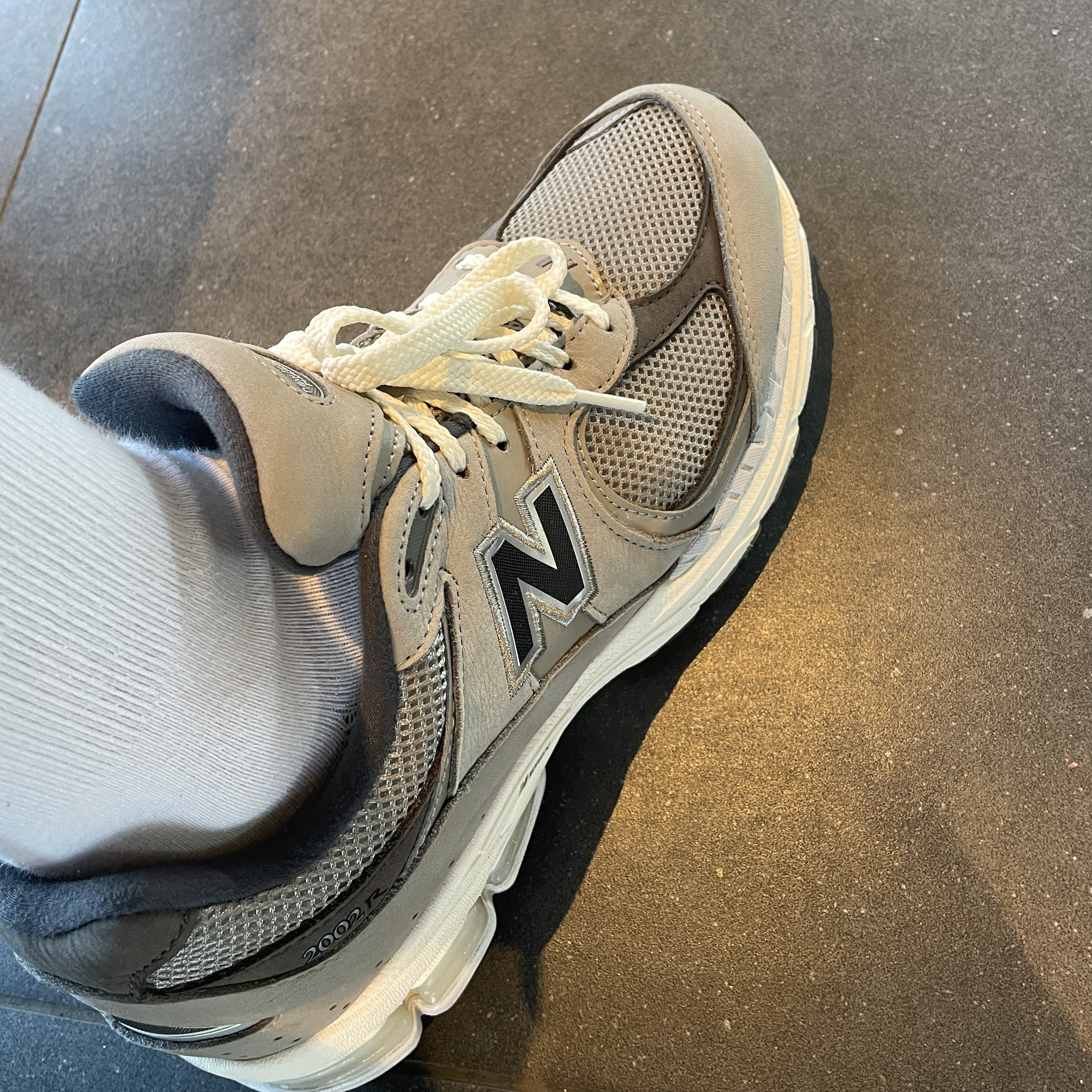 New Balance 2002 Warm Alpaca 착용 스타일
