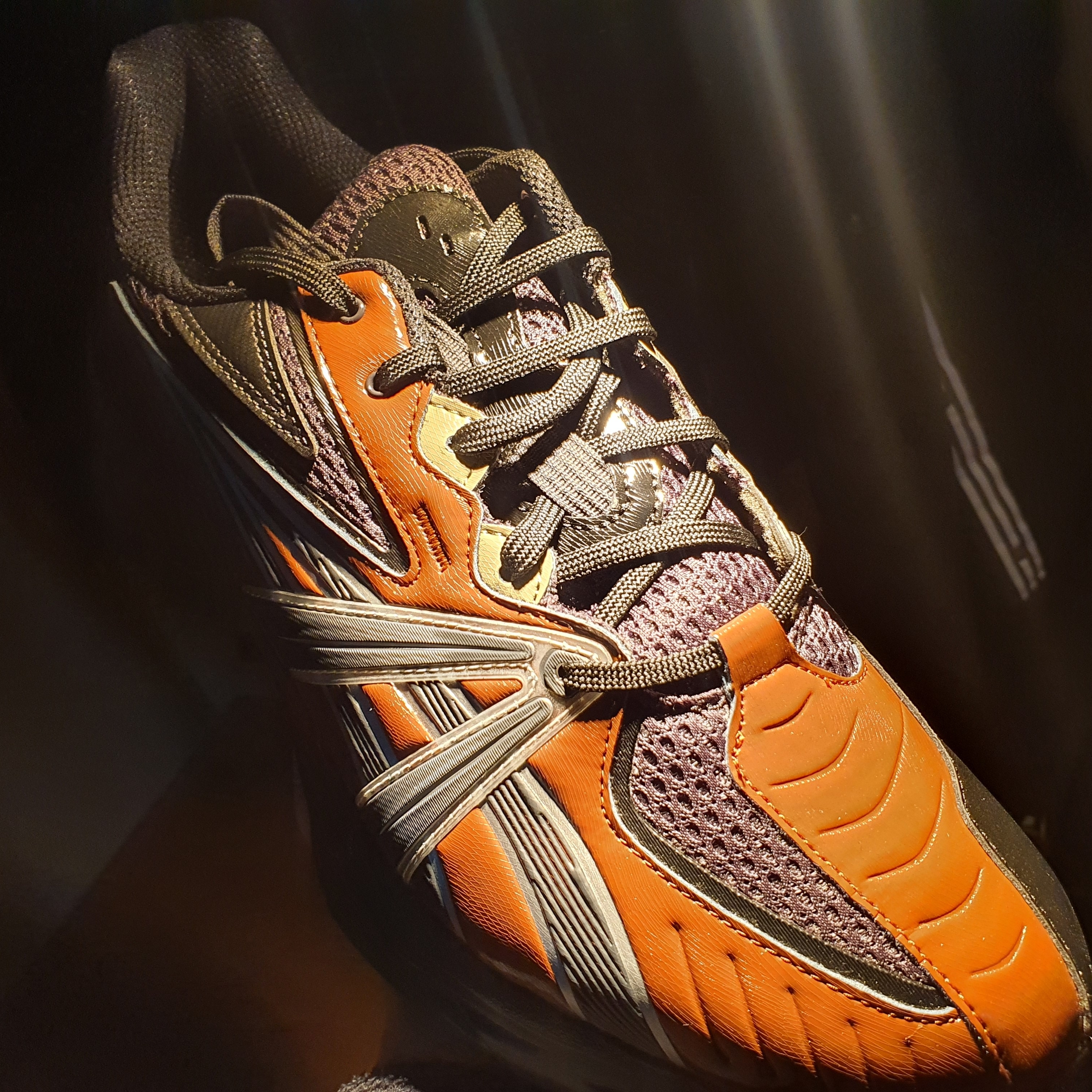 Asics HN2-S Protoblast Chocolate Brown 착용 스타일