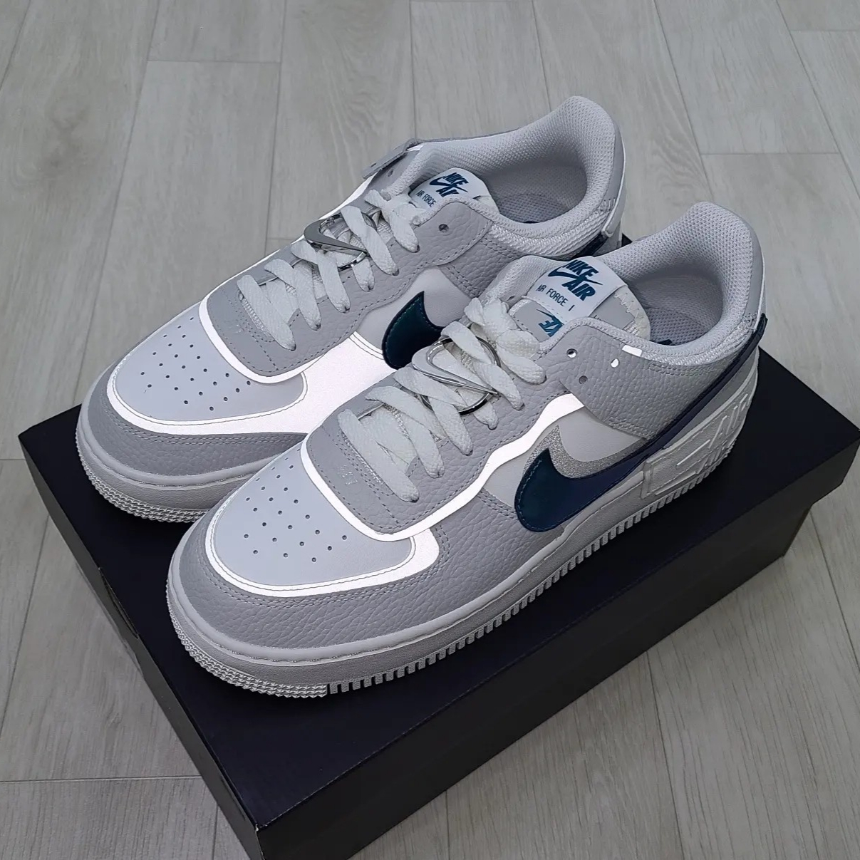 (W) Nike Air Force 1 Shadow Grey Fog Bright Spruce 착용 스타일 - 4