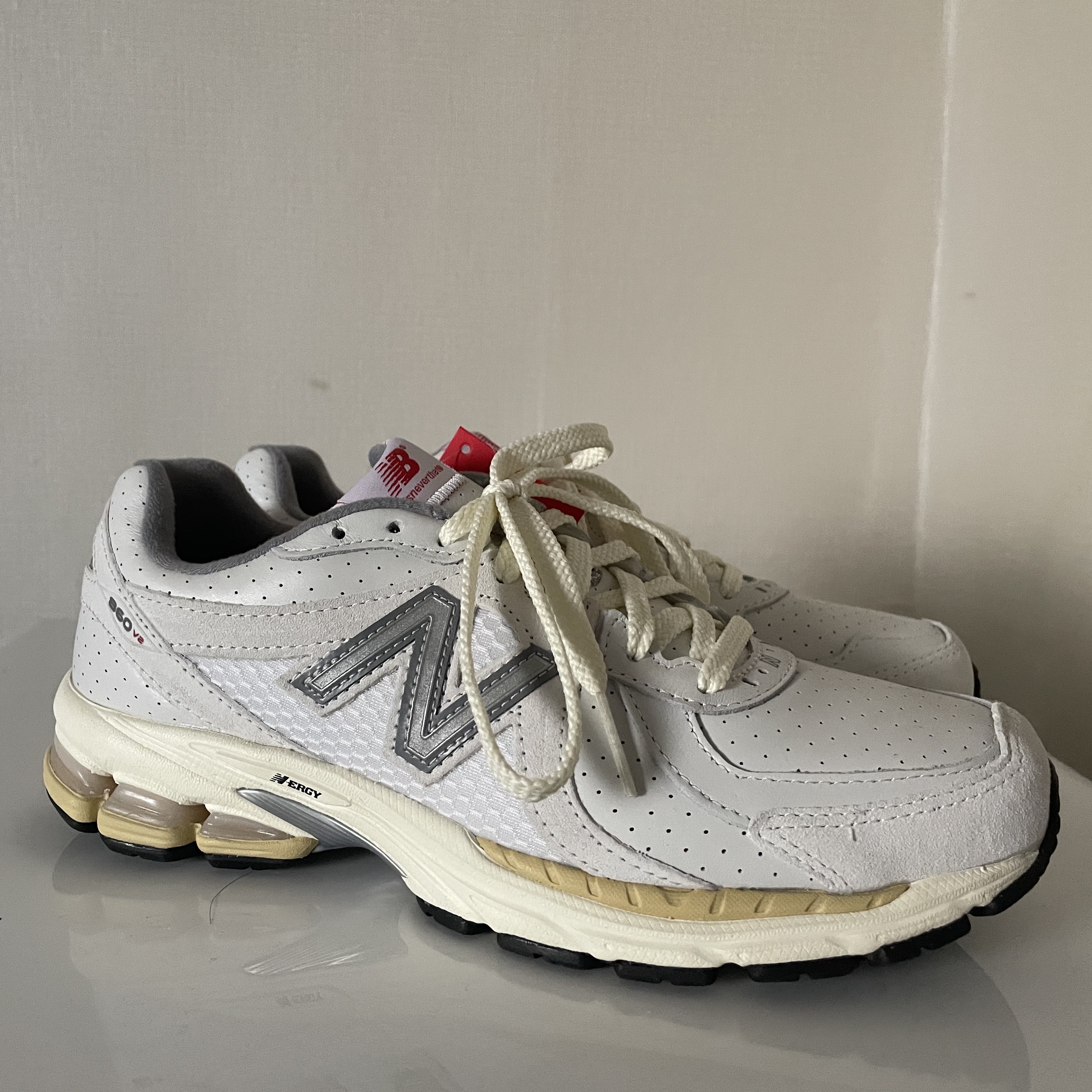 New Balance x Thisisneverthat 860v2 White 착용 스타일