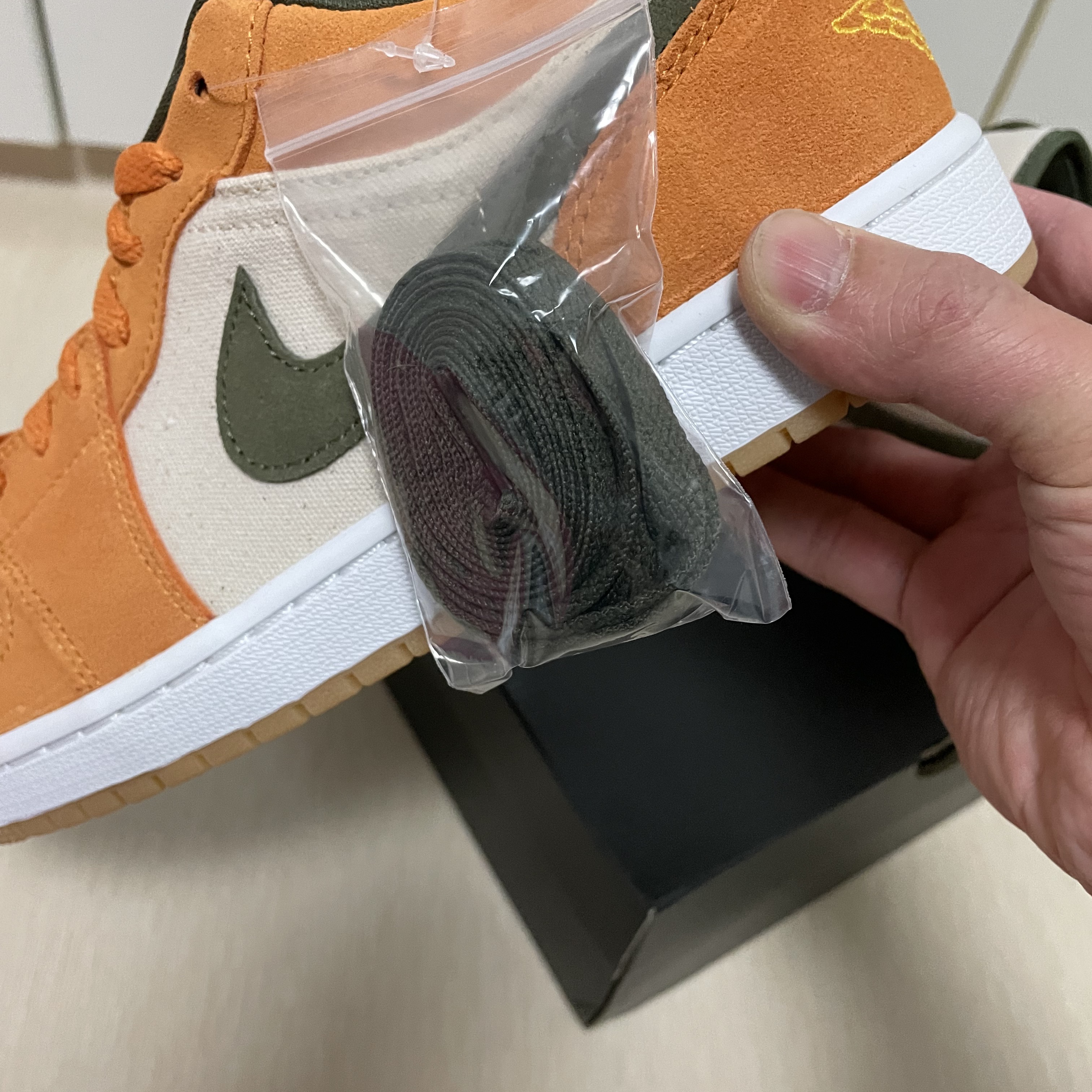 Jordan 1 Low SE Light Curry 착용 스타일 - 2