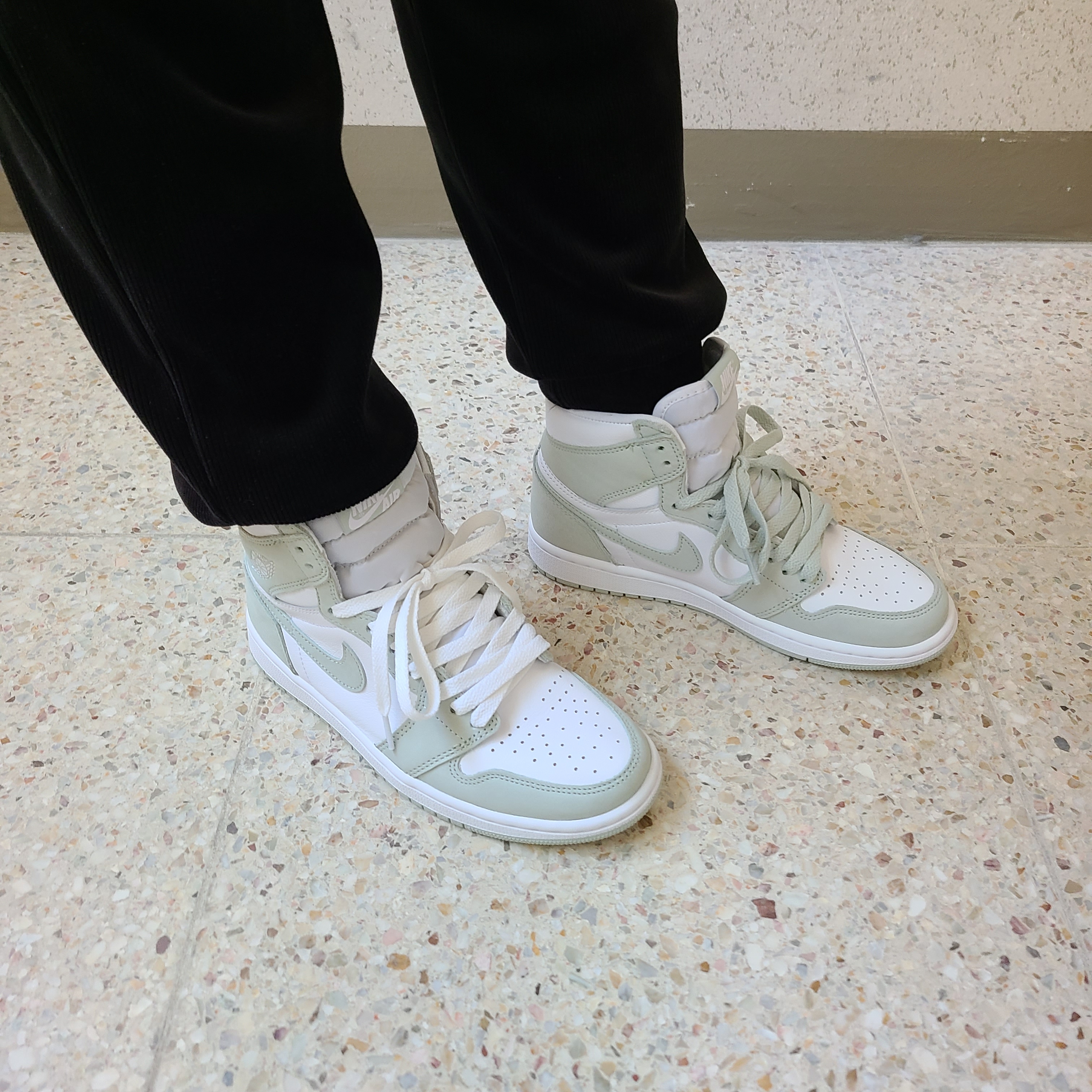 (W) Jordan 1 Retro High OG Seafoam 착용 스타일 - 1