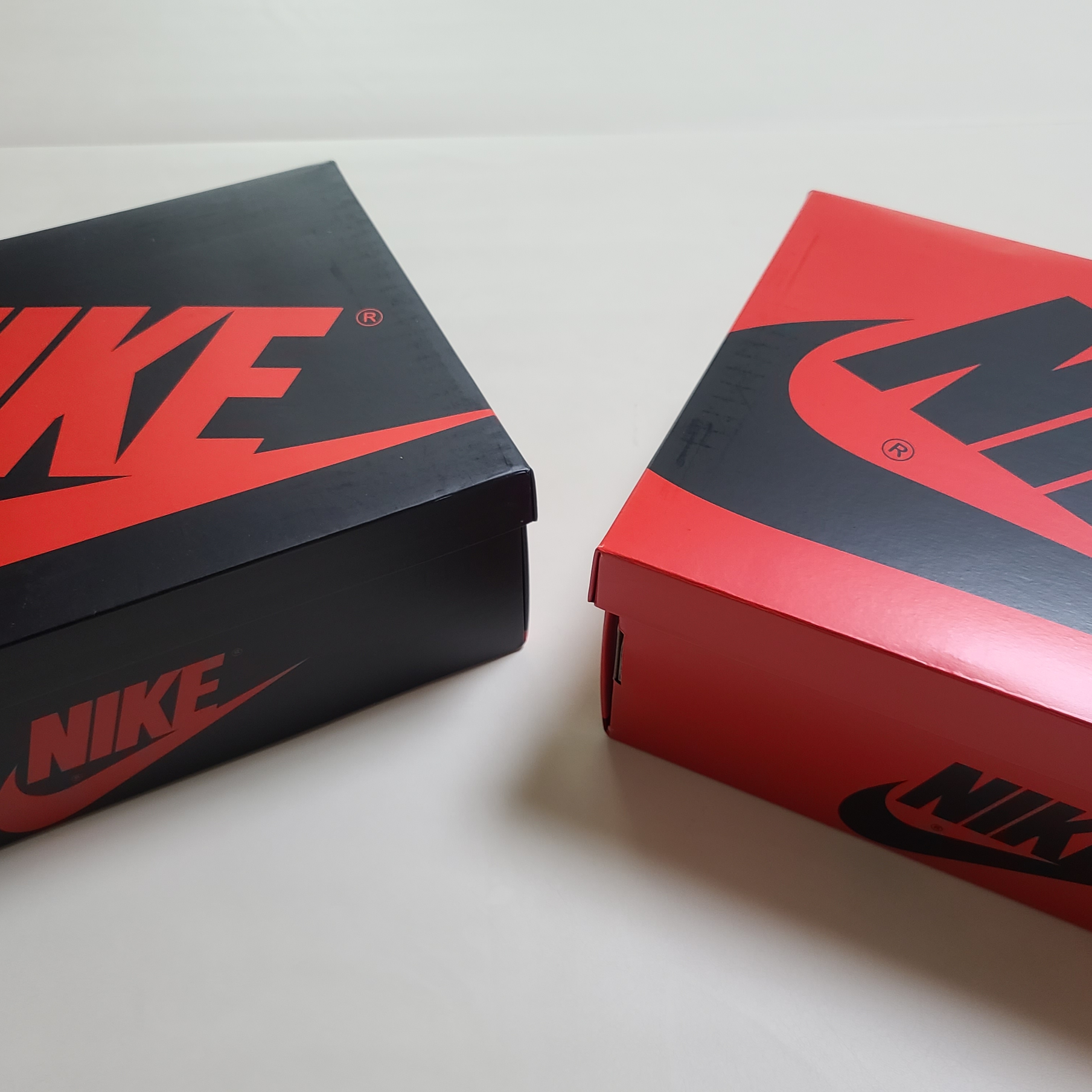Jordan 1 Retro High OG Hyper Royal, Jordan 1 High 85 Neutral Grey 착용 스타일 - 1