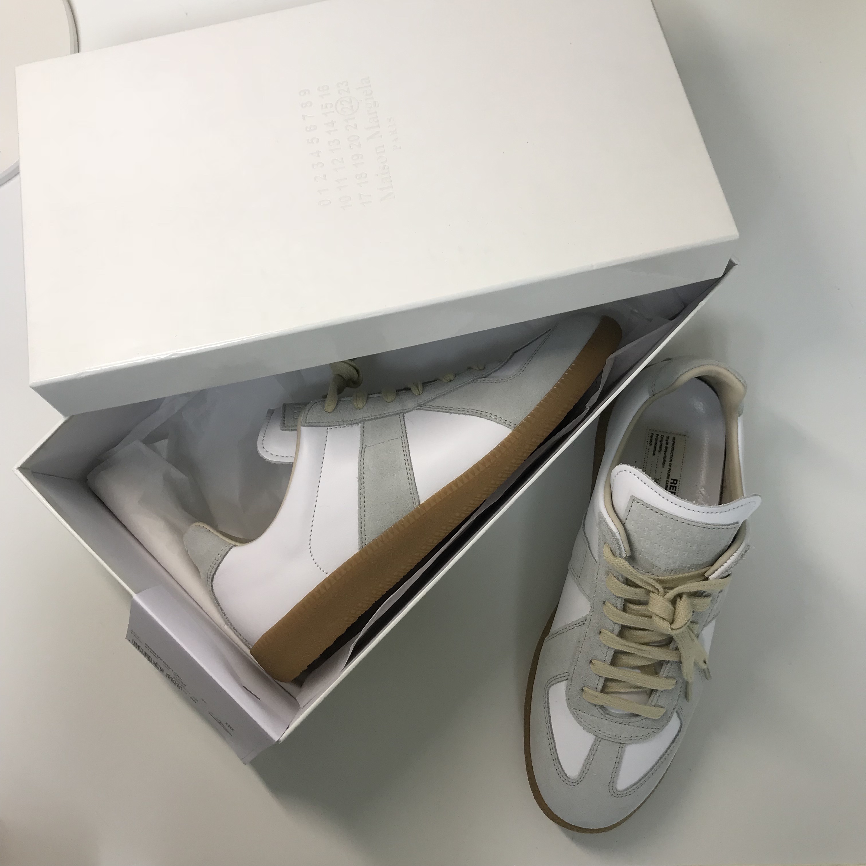 Maison Margiela Calfskin Replica Sneakers 착용 스타일