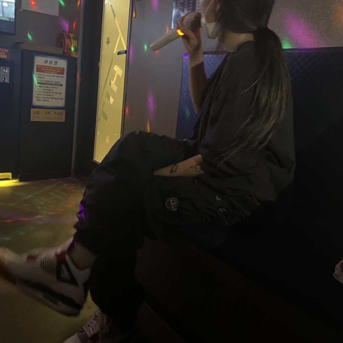 Supreme x Stone Island Painted Camo Nylon Cargo Pants Black - 20FW, Jordan 4 Retro OG Fire Red 2020 착용 스타일