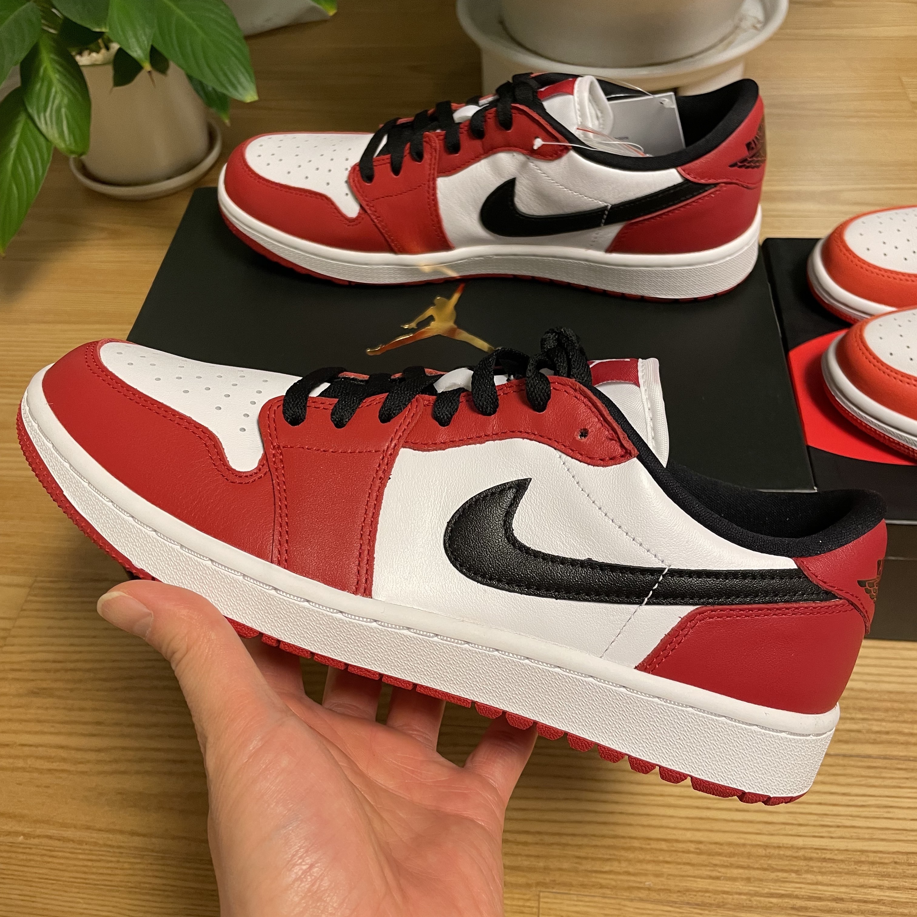 Jordan 1 Low Golf Chicago, (W) Jordan 1 Low OG Starfish 착용 스타일 - 1