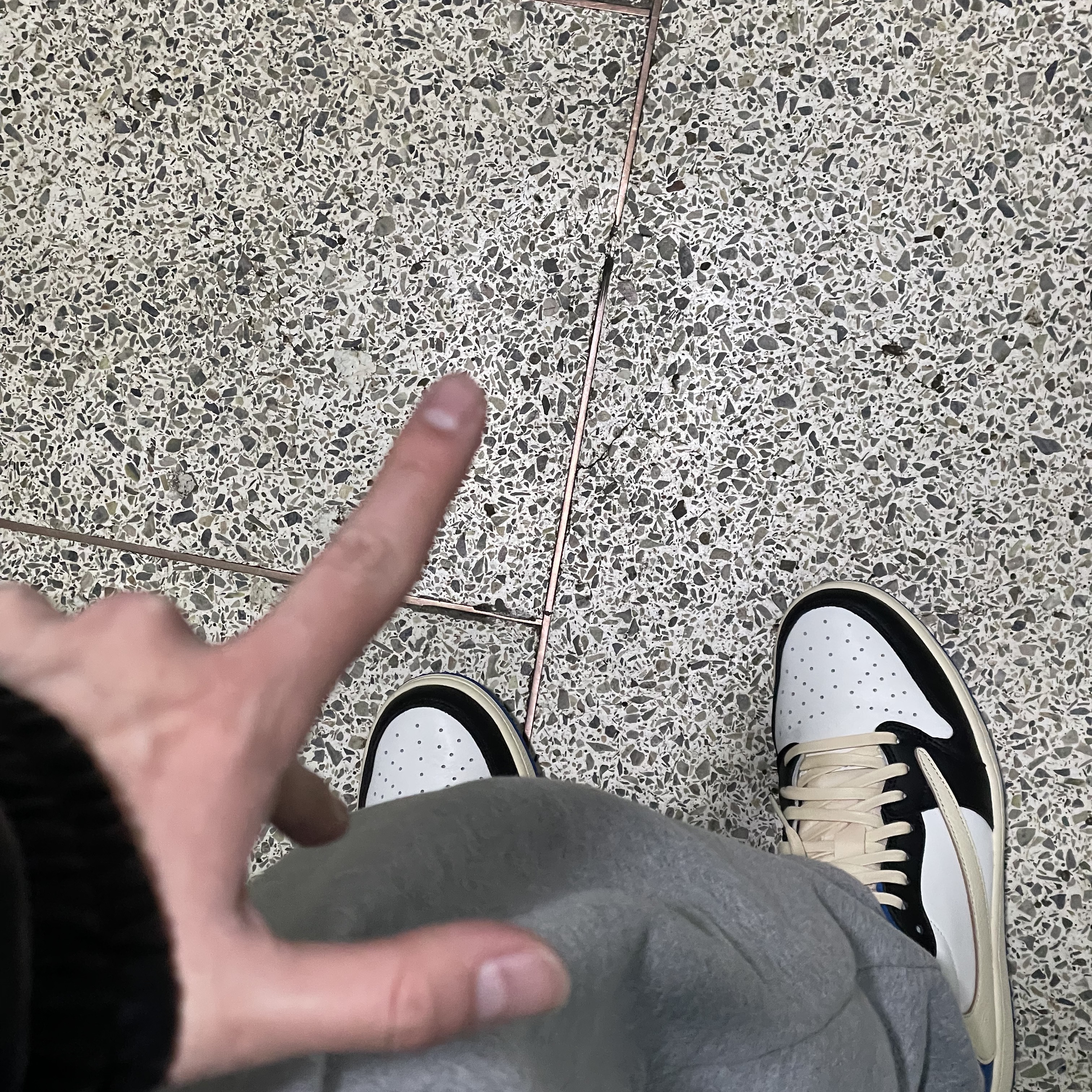 Jordan 1 x Travis Scott x Fragment Retro Low OG SP Military Blue 착용 스타일 - 2