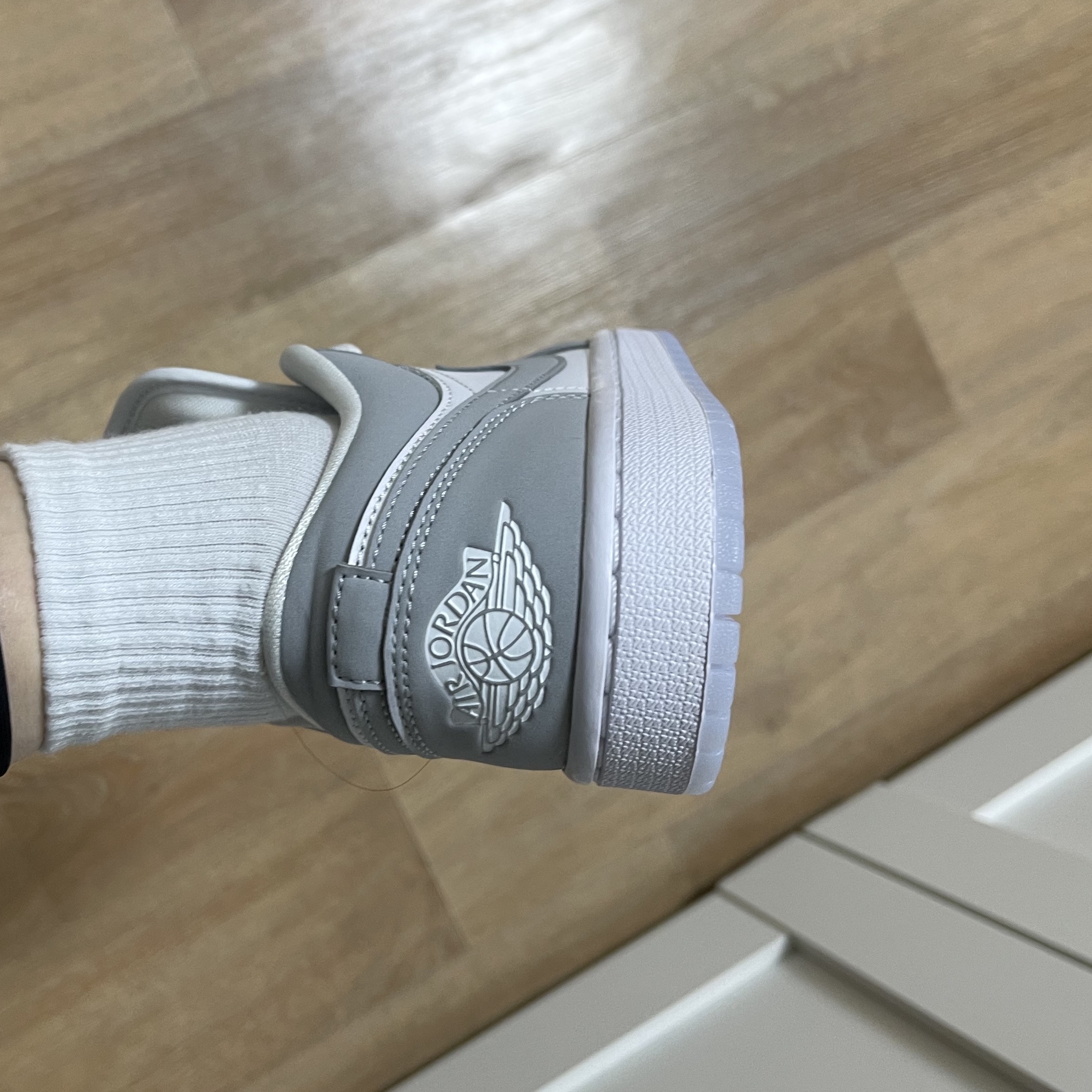 (W) Jordan 1 Low White Wolf Grey 착용 스타일 - 2