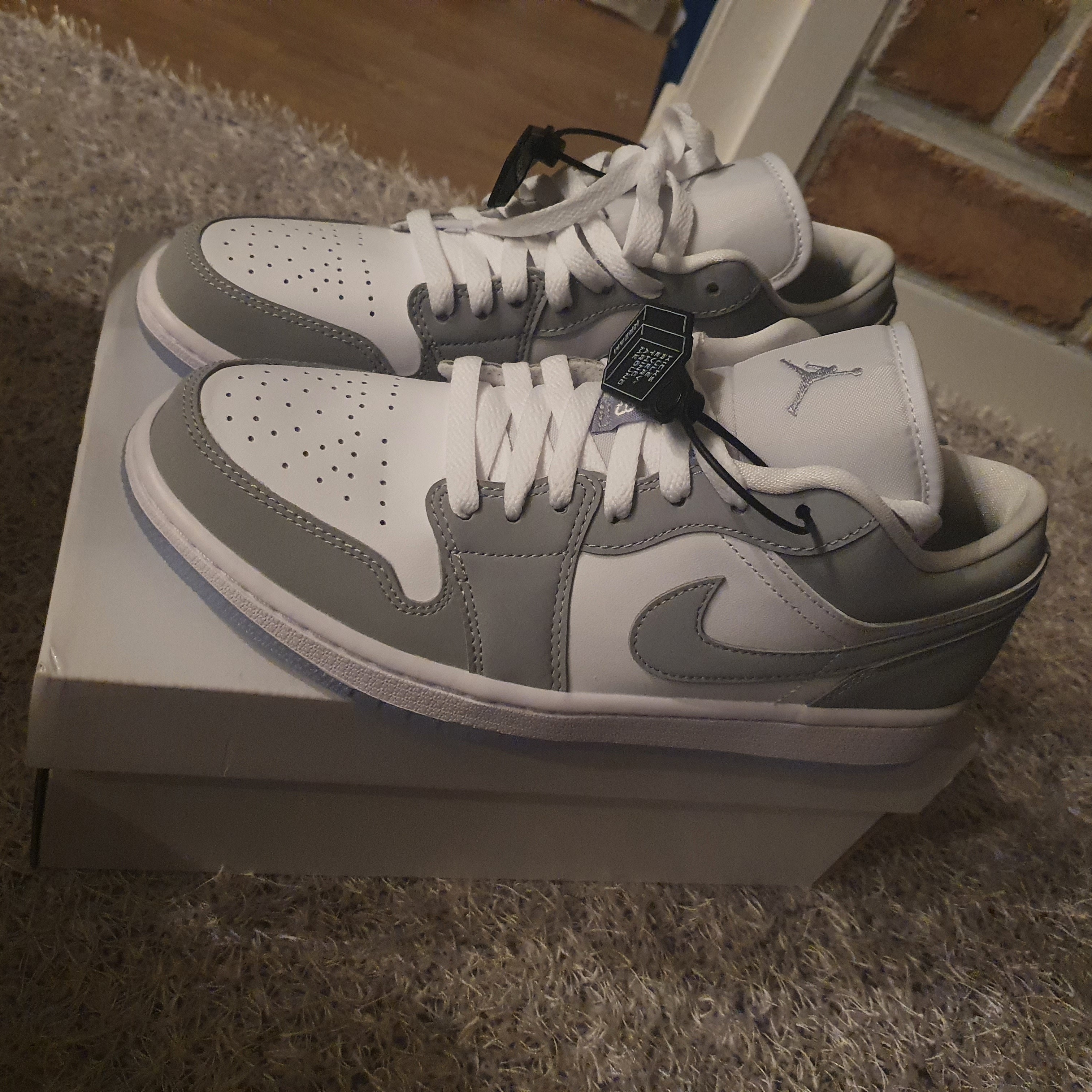 (W) Jordan 1 Low White Wolf Grey 착용 스타일 - 1