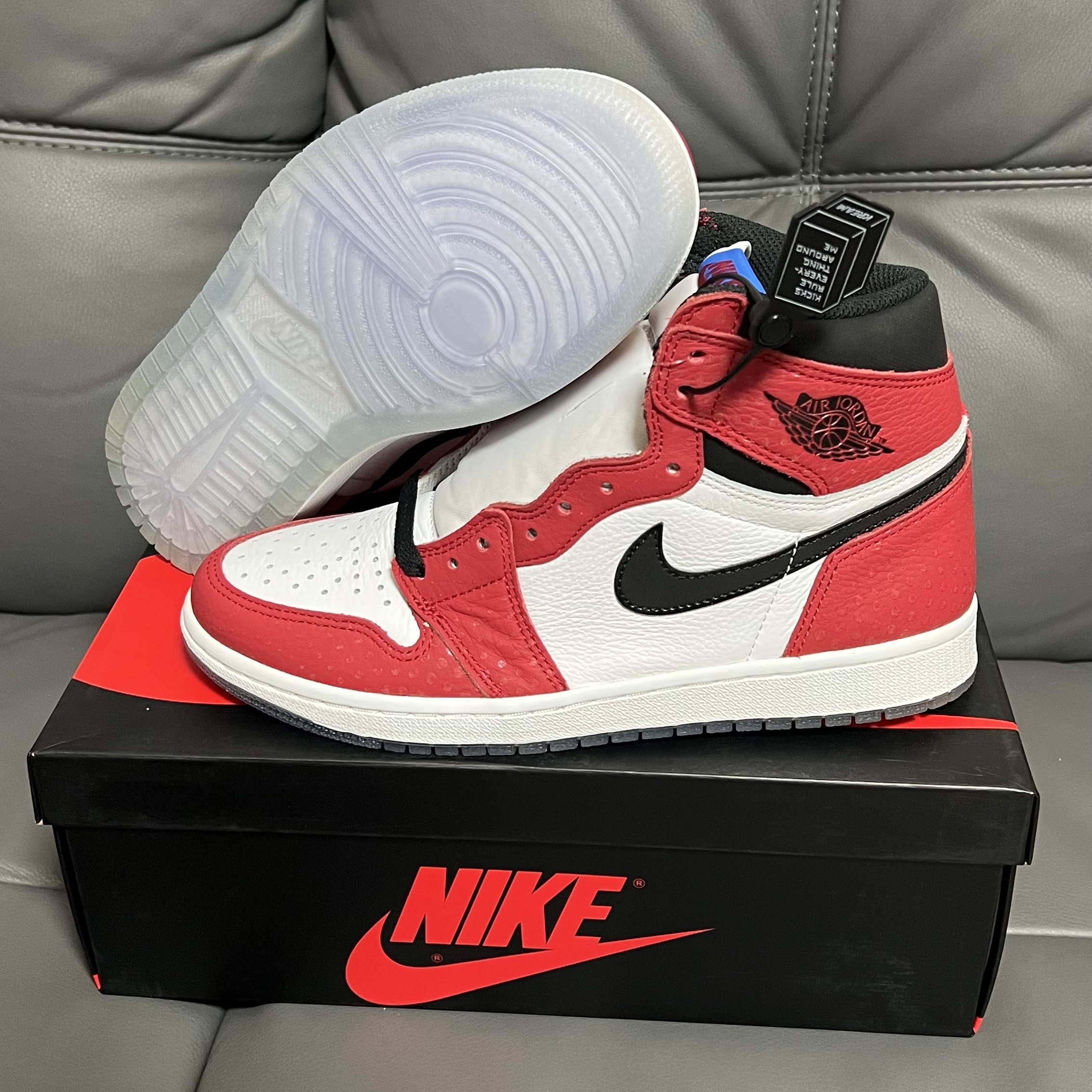 Jordan 1 Retro High Spider-Man Origin Story 착용 스타일 - 1