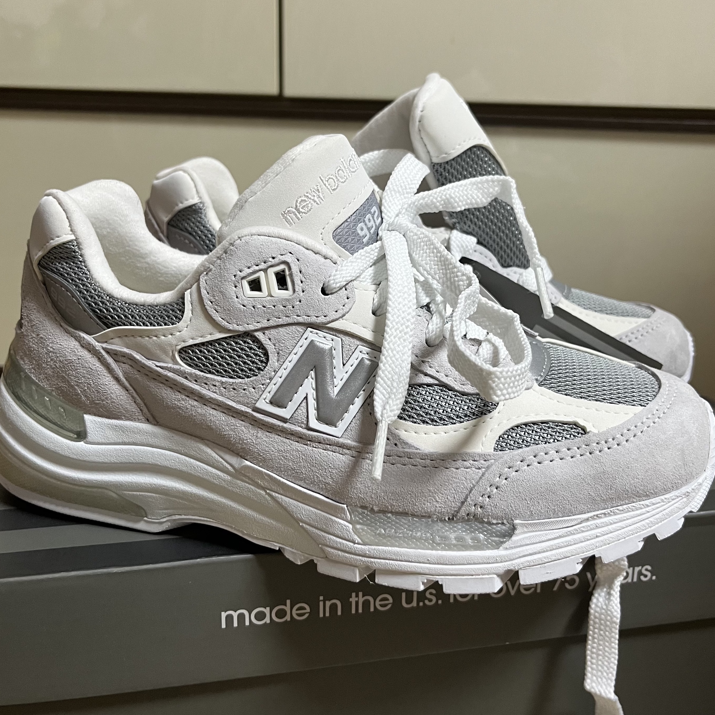New Balance 992 Made in USA White Silver 착용 스타일