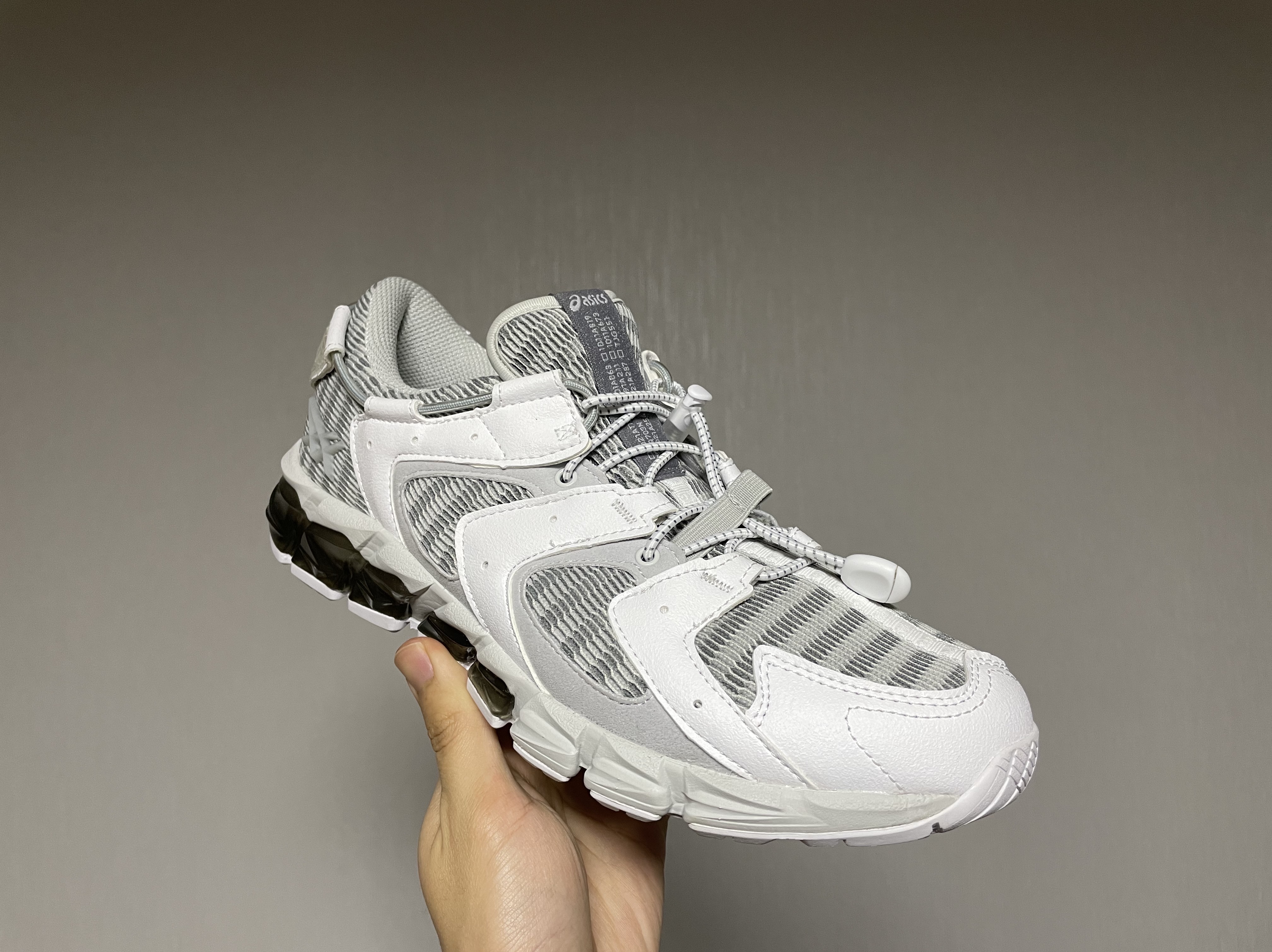 Asics Gel-Quantum 180 RE White Glacier Grey 착용 스타일 - 2