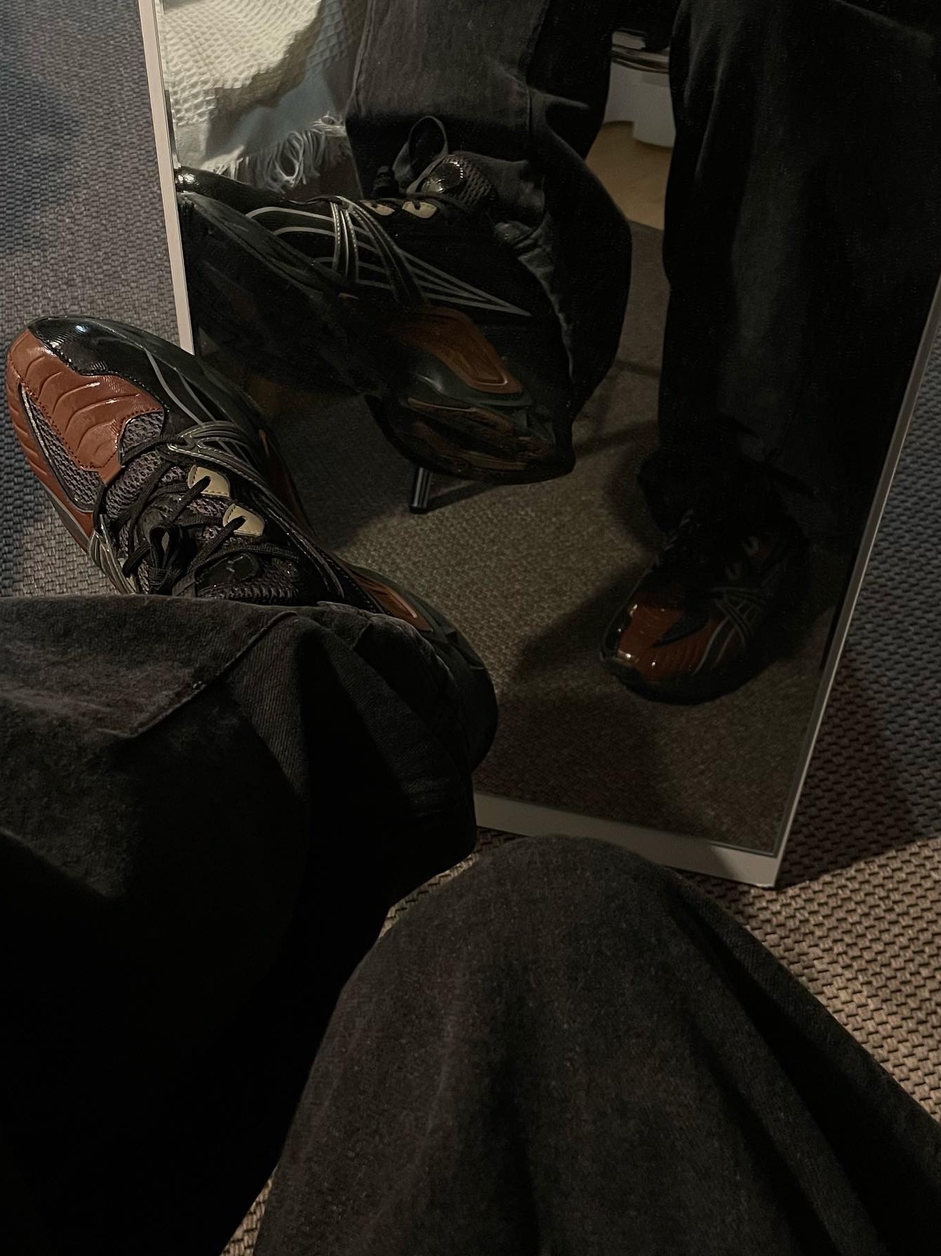Asics HN2-S Protoblast Chocolate Brown 착용 스타일 - 1
