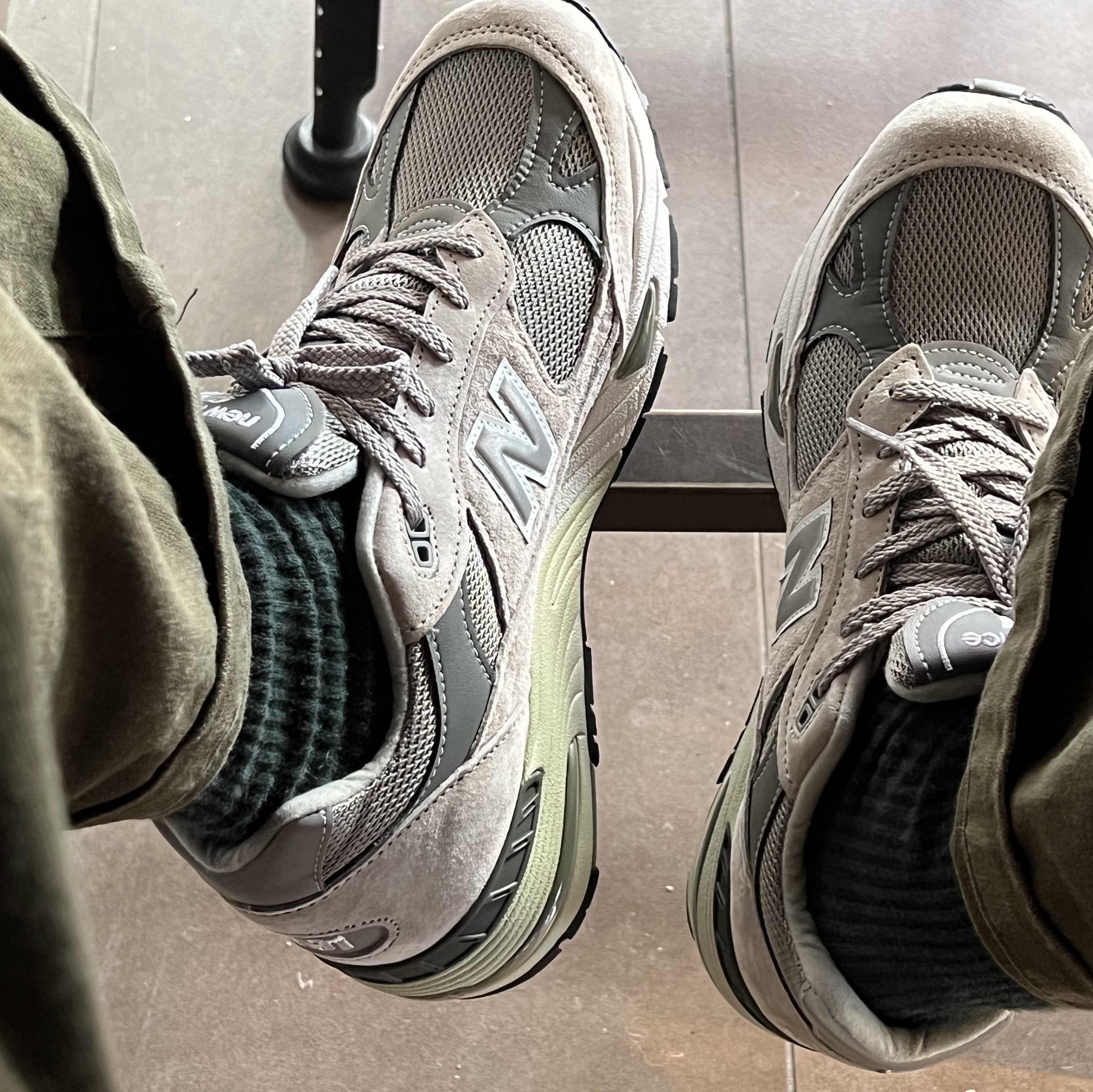 New Balance 991 Made in UK Grey 착용 스타일 - 1