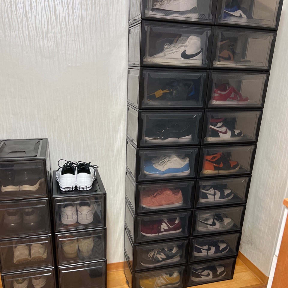 Jordan 1 Retro High OG Gym Red, Jordan 1 Mid SE ASW Black 착용 스타일