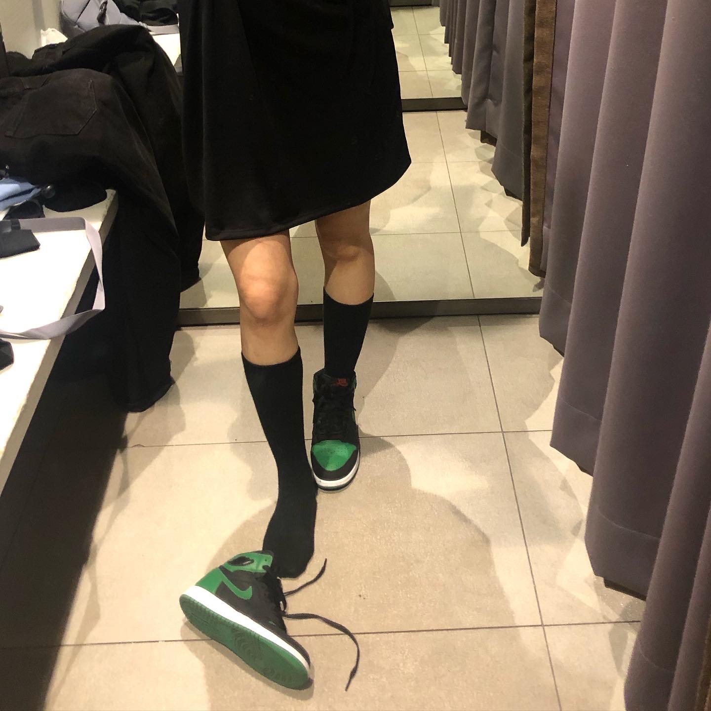 Jordan 1 Retro High OG Pine Green Black 착용 스타일 - 3