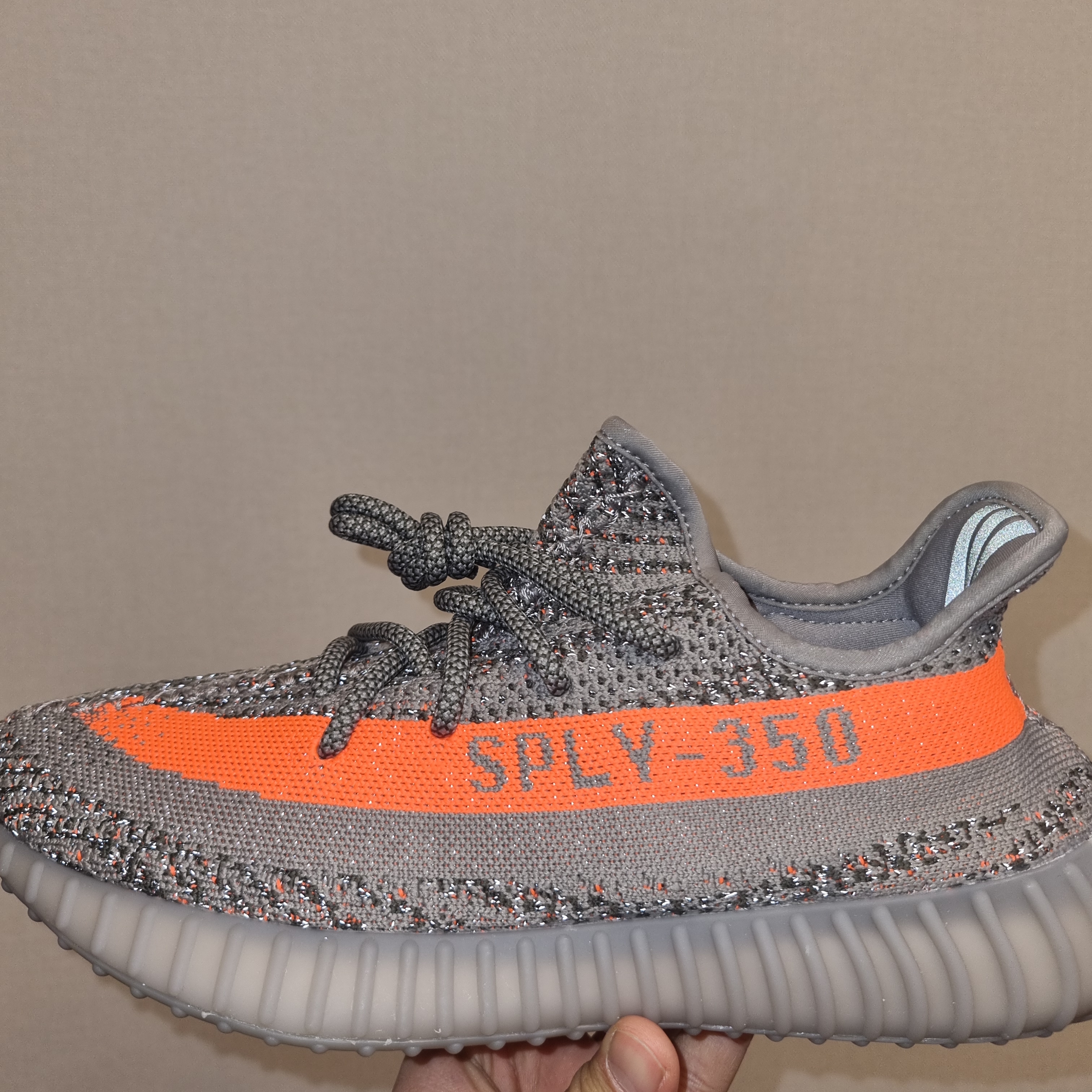 Adidas Yeezy Boost 350 V2 Beluga - Reflective 착용 스타일