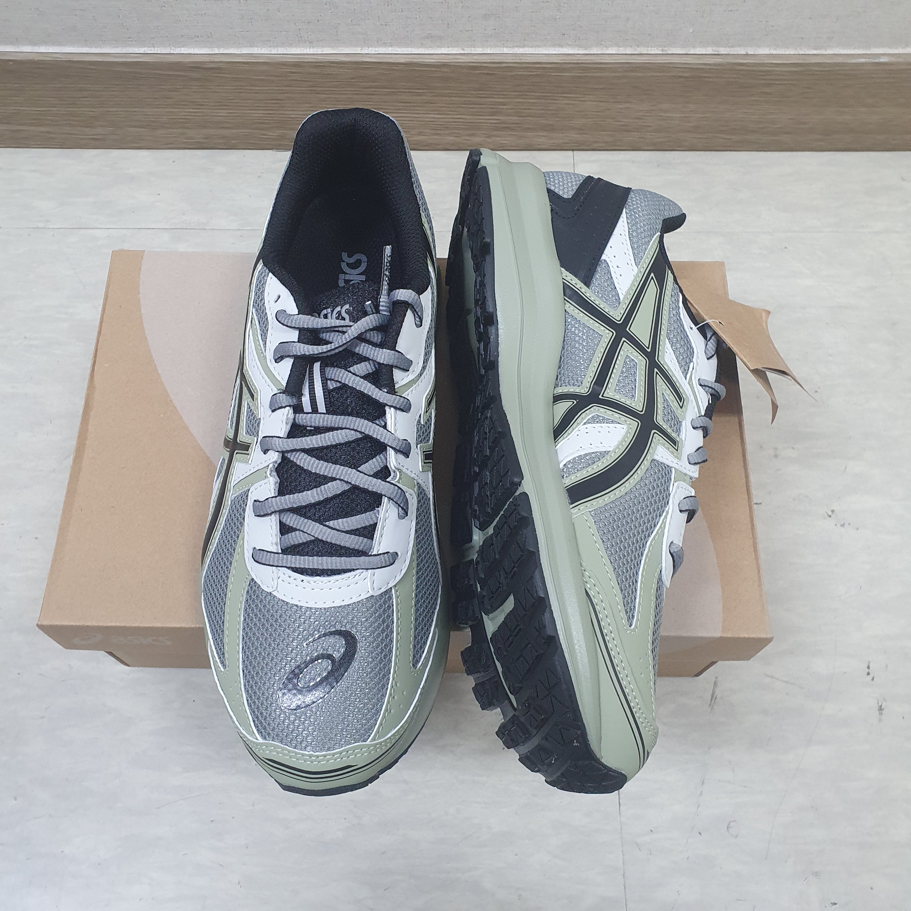 Asics Jog 100 S Sheet Rock - 2E Wide 착용 스타일 - 3