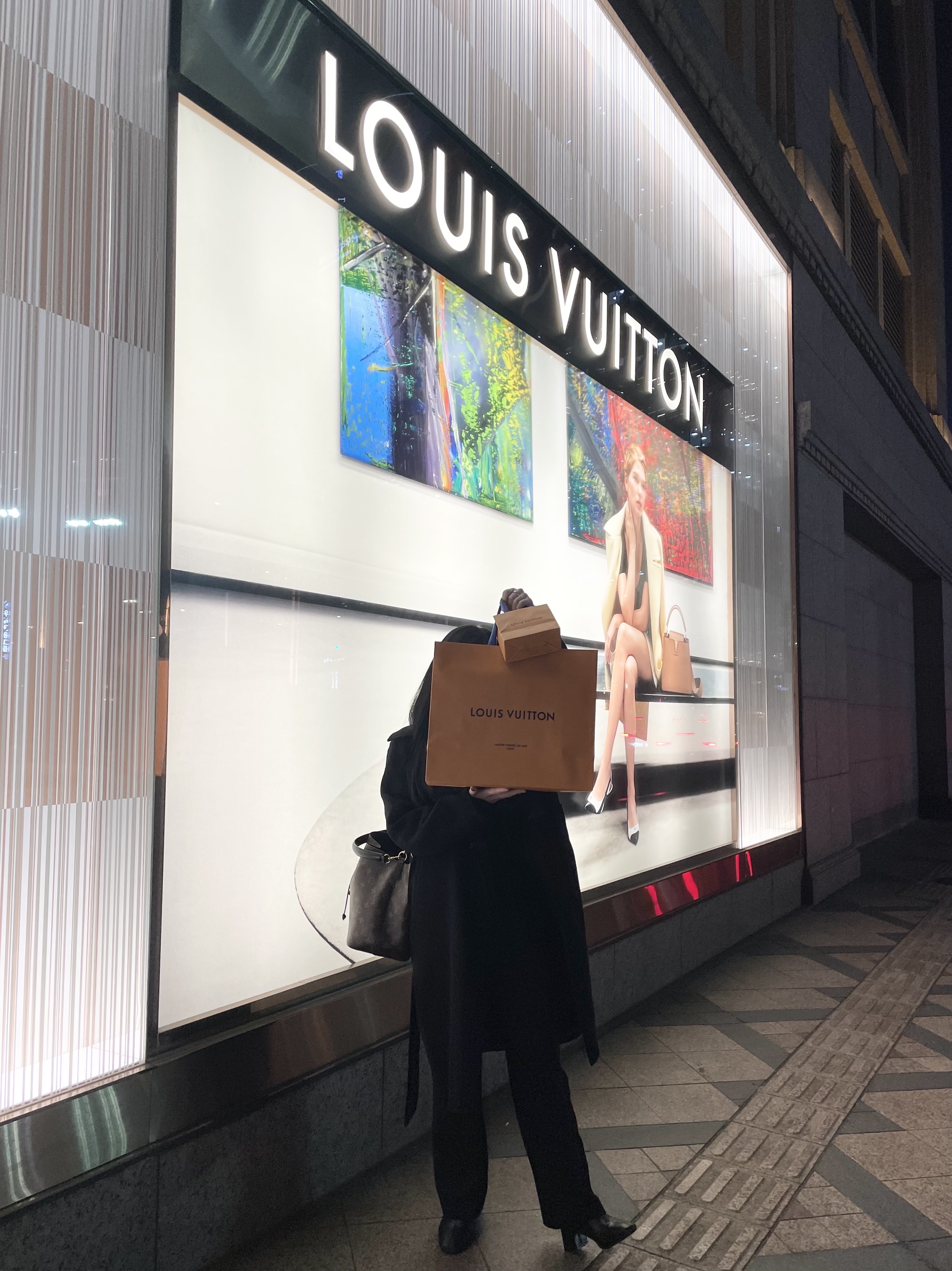 Louis Vuitton Neonoe MM Monogram Caramel 착용 스타일 - 2