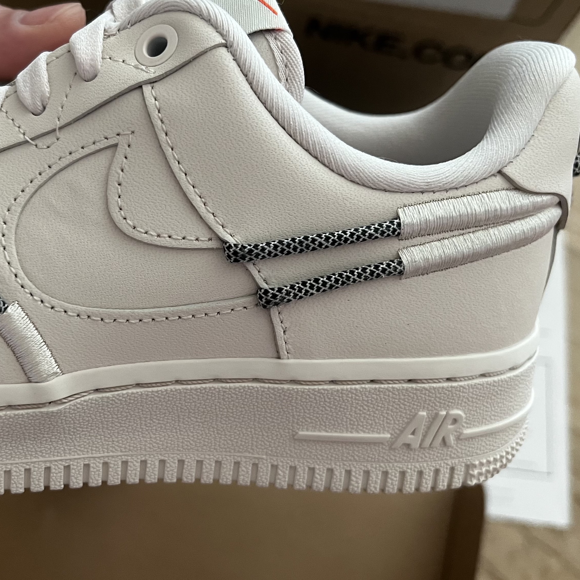 (W) Nike Air Force 1 '07 LX Light Orewood Brown 착용 스타일 - 3