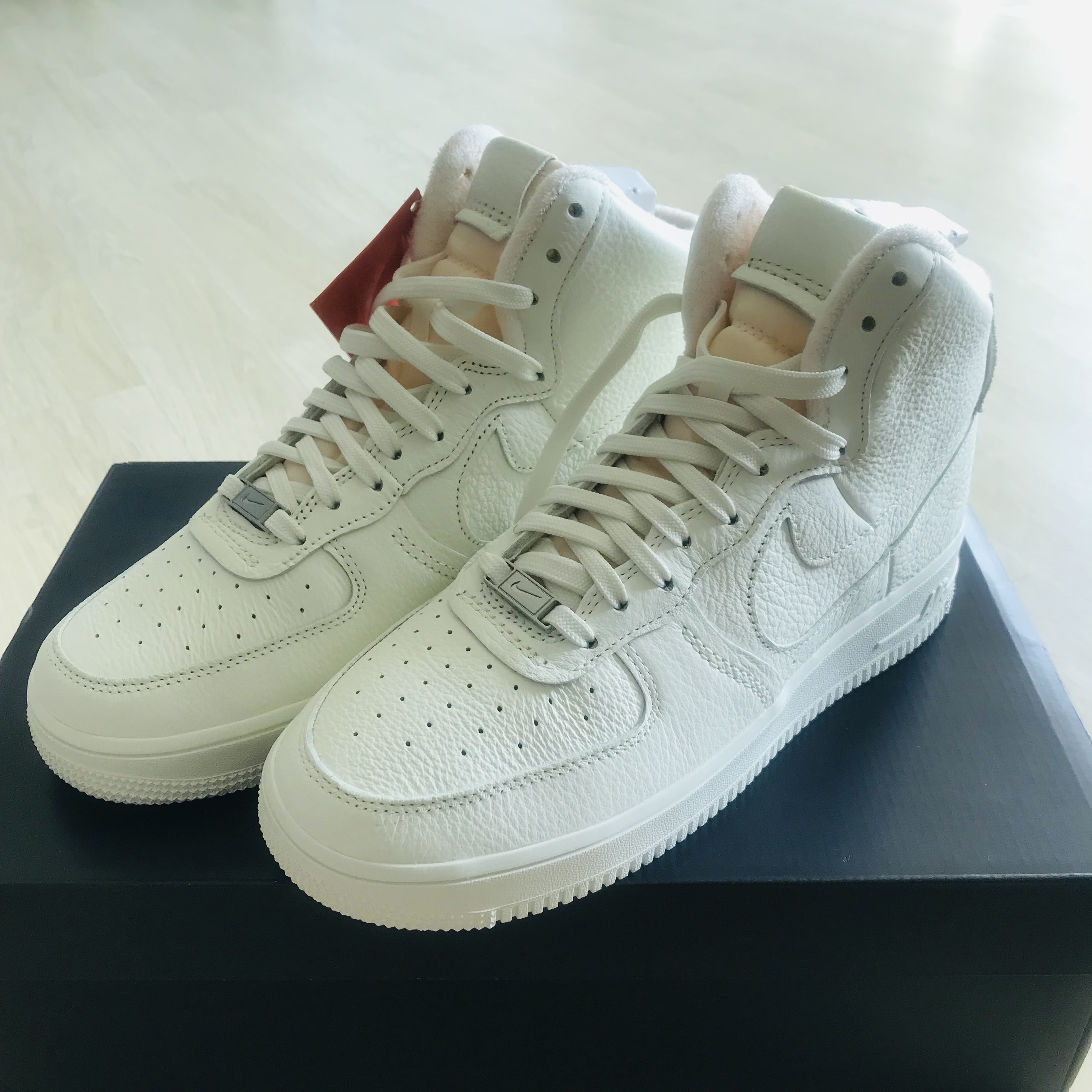 (W) Nike Air Force 1 High Sculpt Sail 착용 스타일