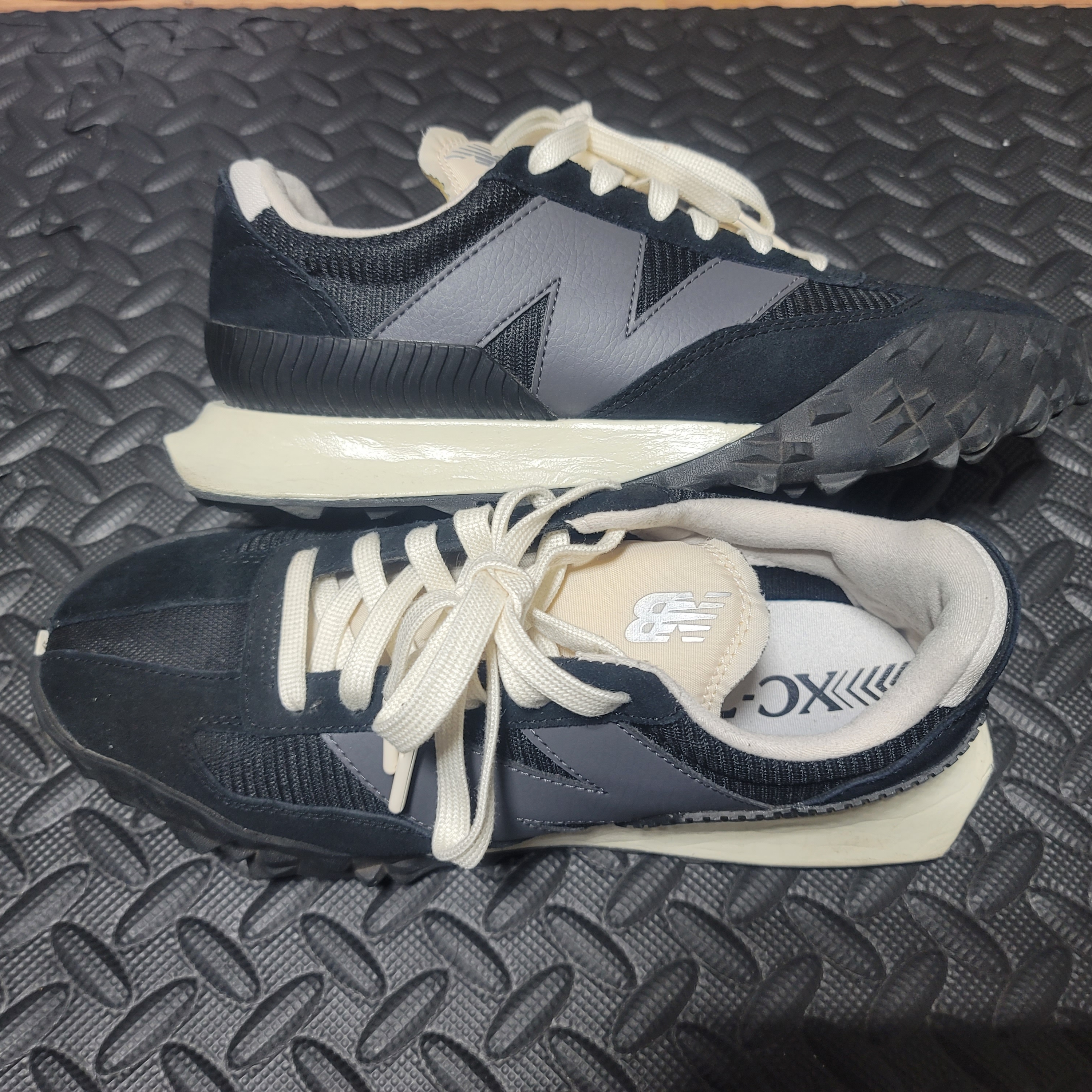 New Balance XC-72 Black Moonbeam 착용 스타일 - 2