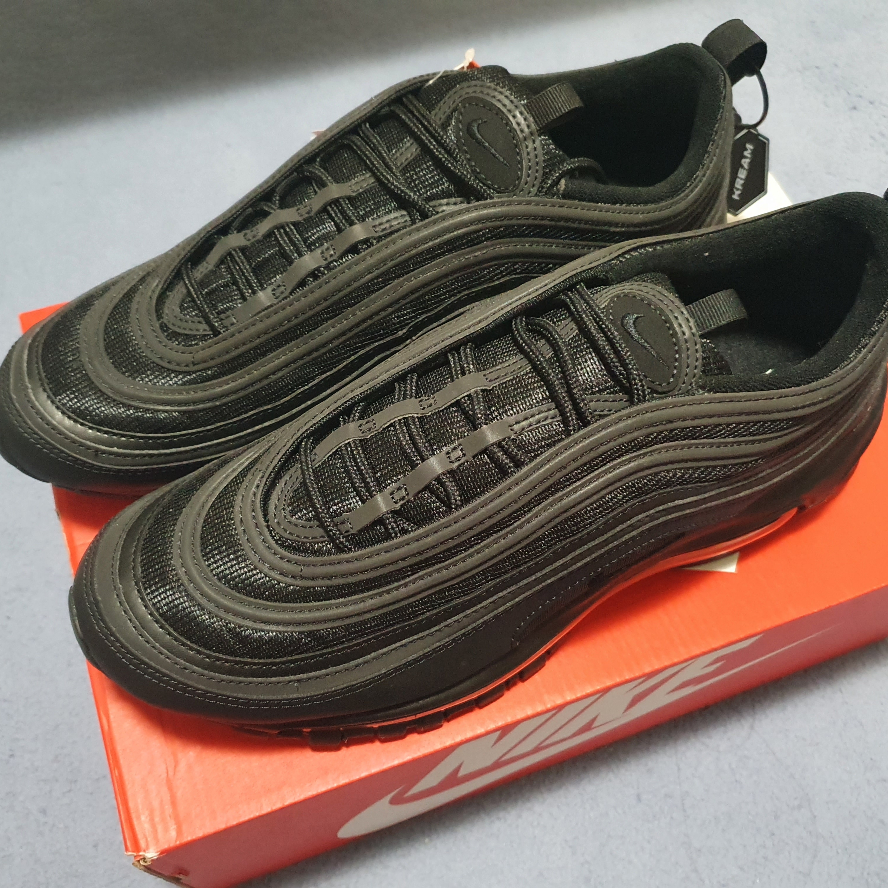 Nike Air Max 97 Triple Black 착용 스타일 - 3