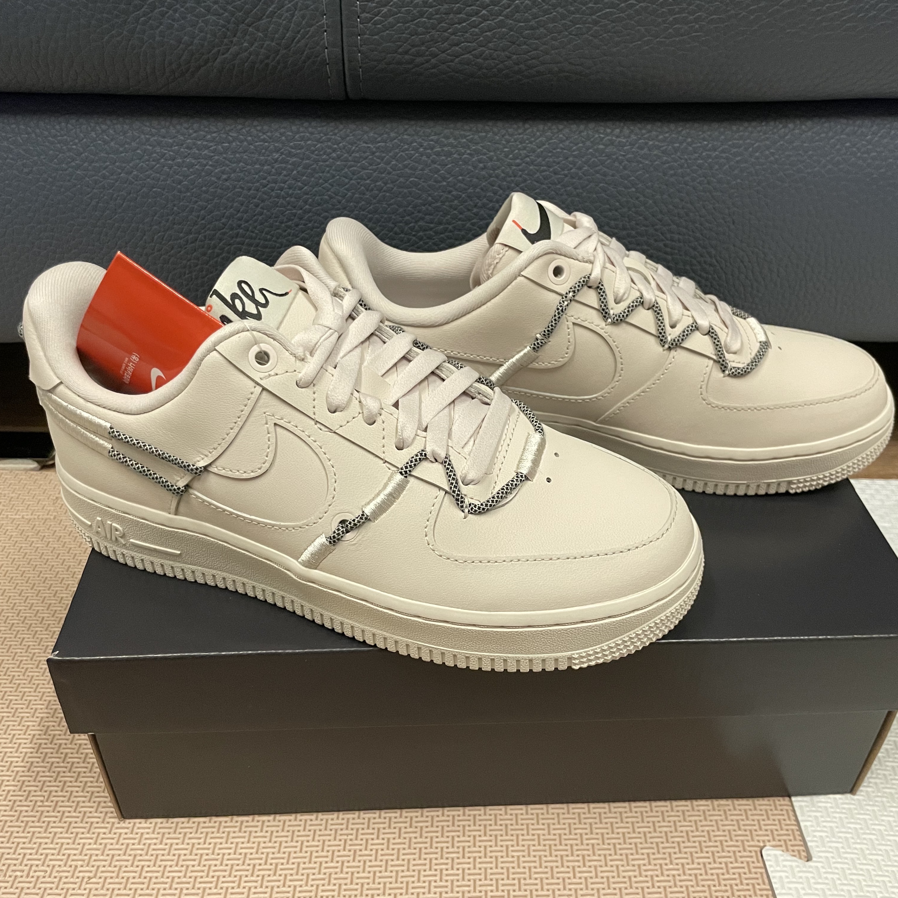 (W) Nike Air Force 1 '07 LX Light Orewood Brown 착용 스타일 - 1