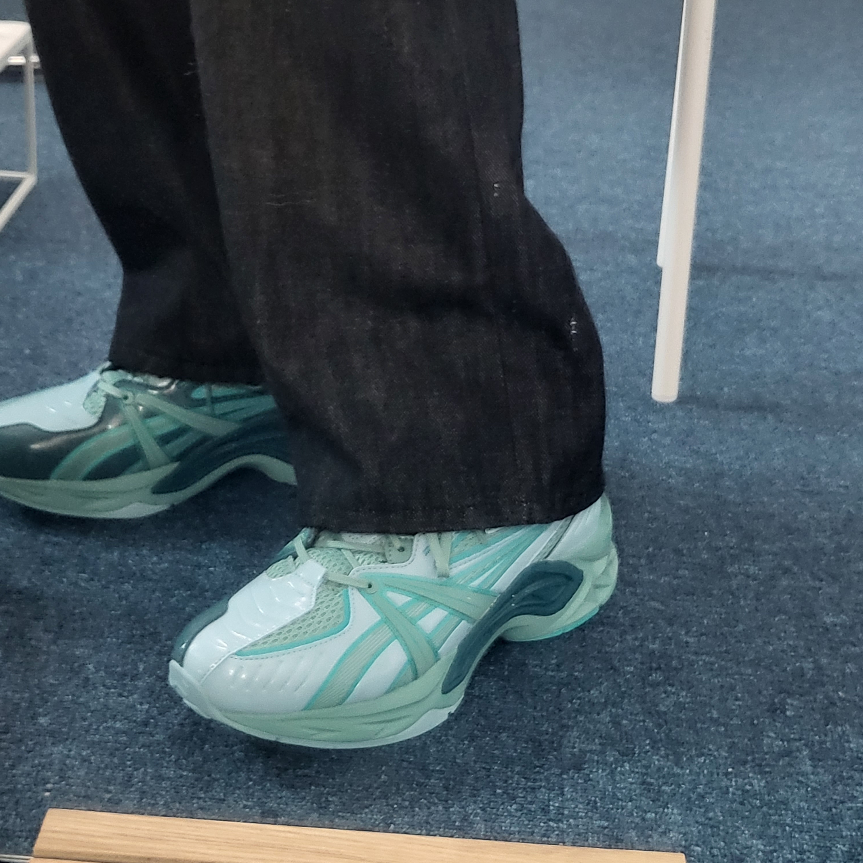 Asics HN2-S Protoblast Shaded Spruce 착용 스타일 - 2