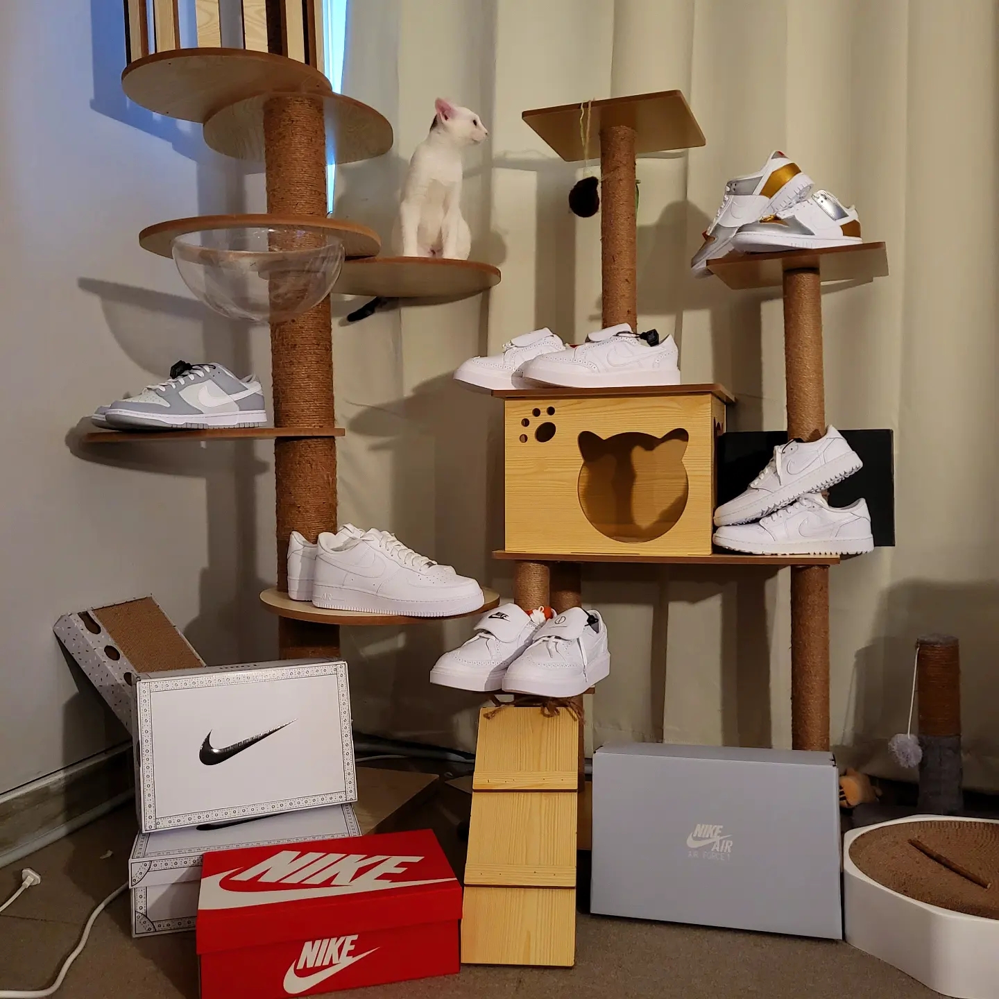 (W) Nike Dunk Low SE Heirloom, Jordan 1 Low Golf Triple White 착용 스타일 - 1