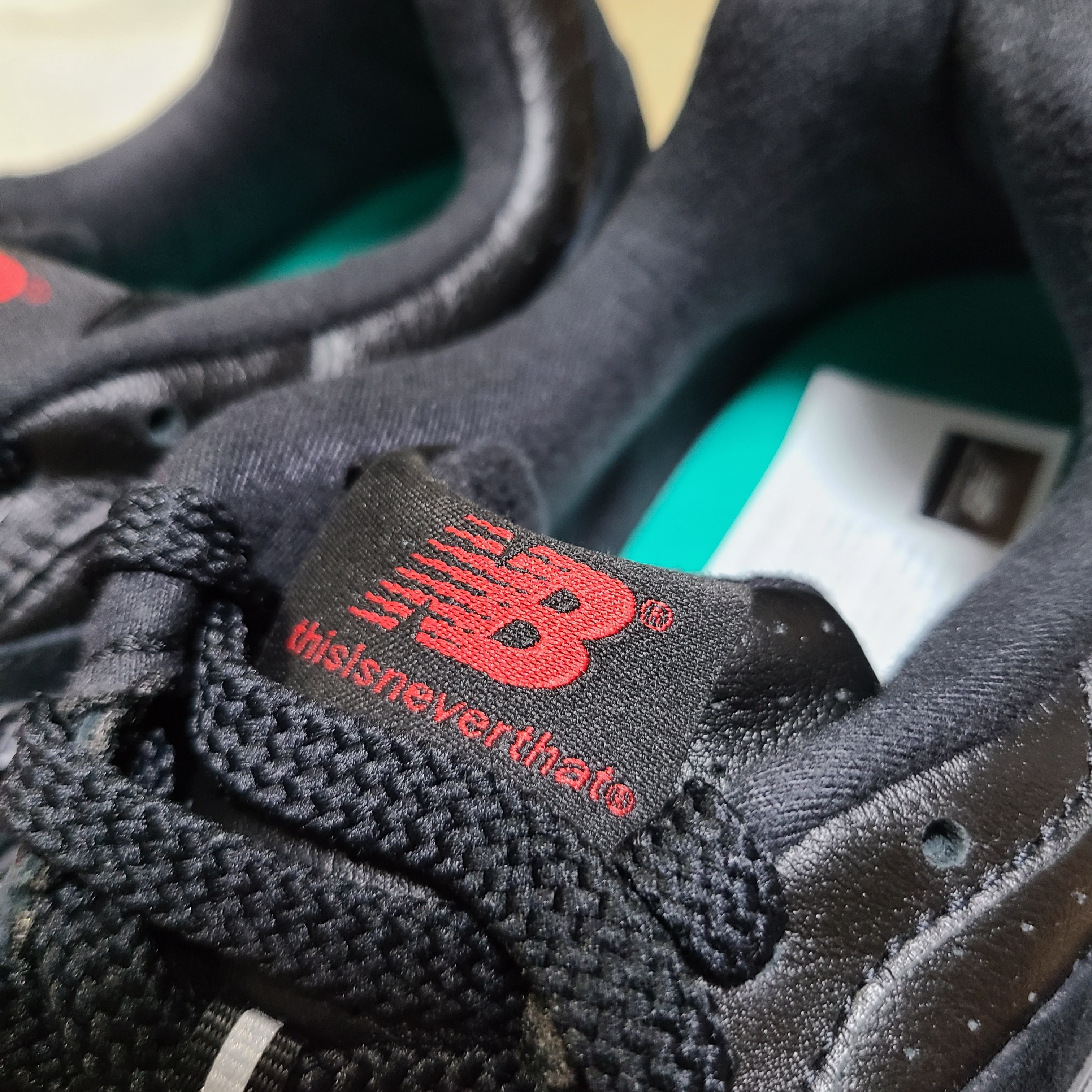 New Balance x Thisisneverthat 860v2 Black 착용 스타일 - 4