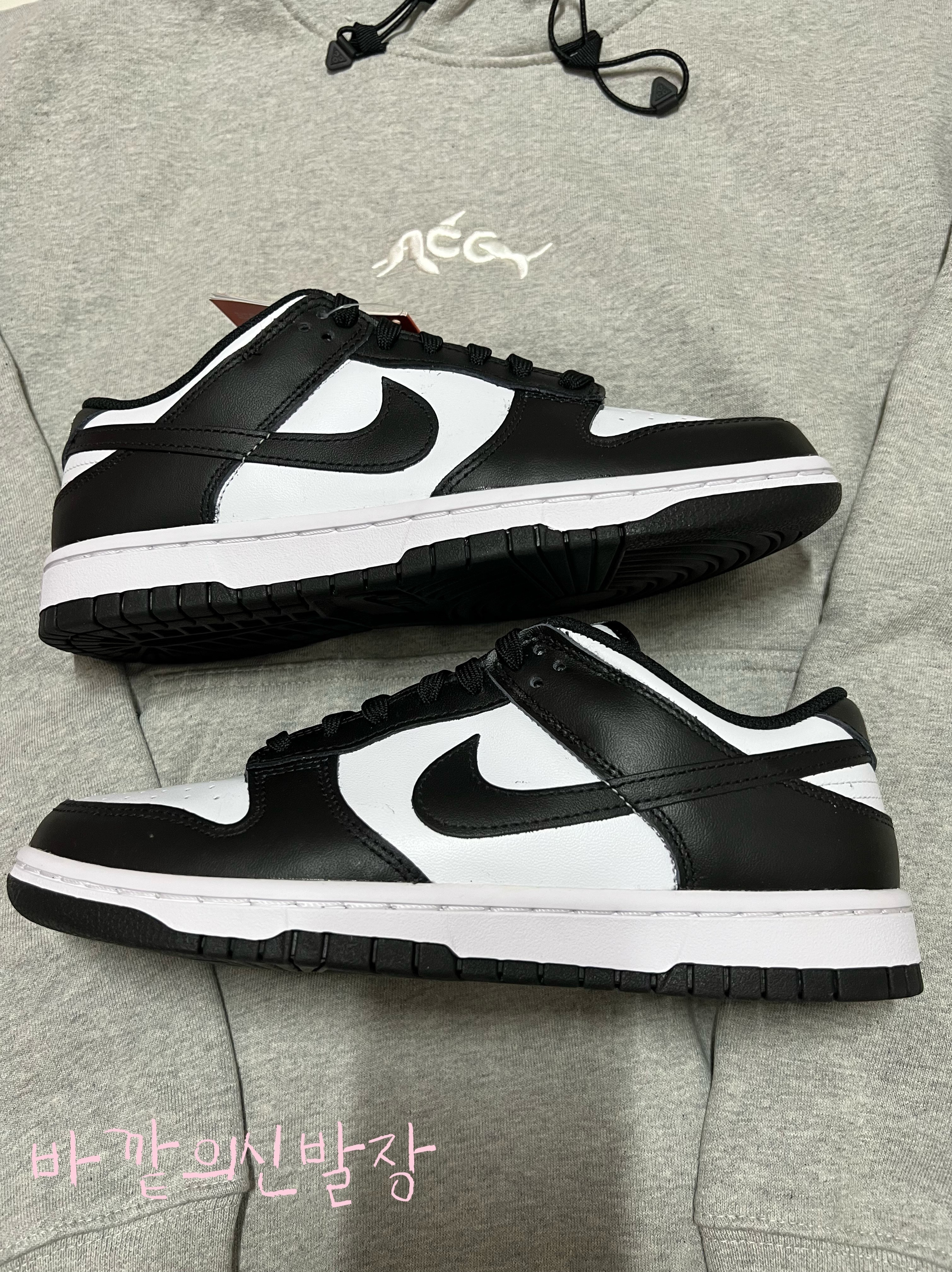 (W) Nike Dunk Low Black, Nike NRG ACG GPX Dolphin Hoodie Grey - Asia 착용 스타일