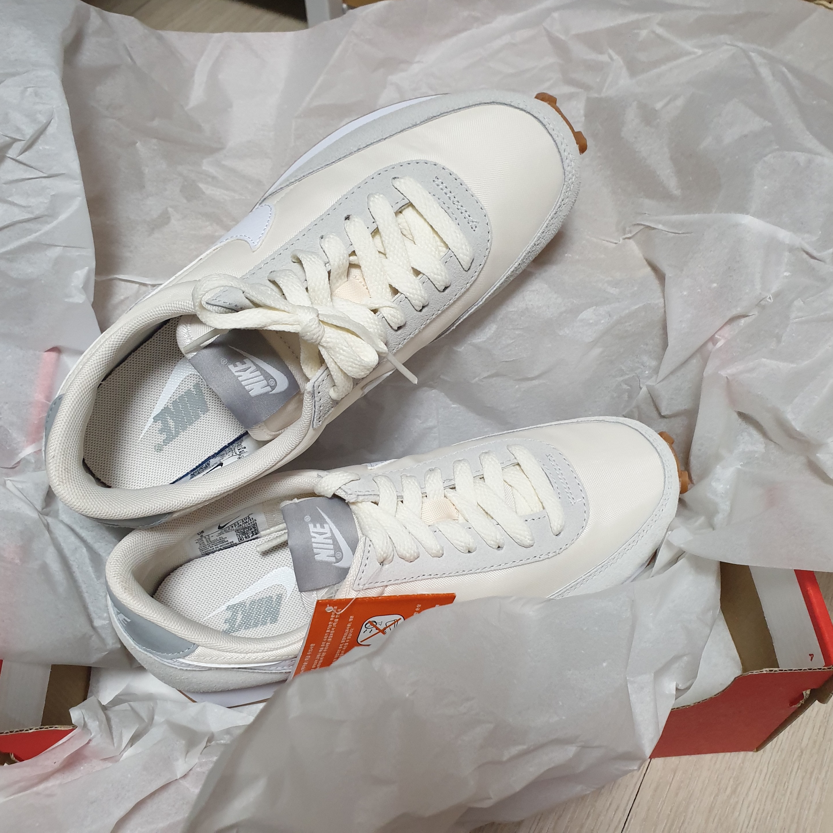 (W) Nike Daybreak Summit White 착용 스타일