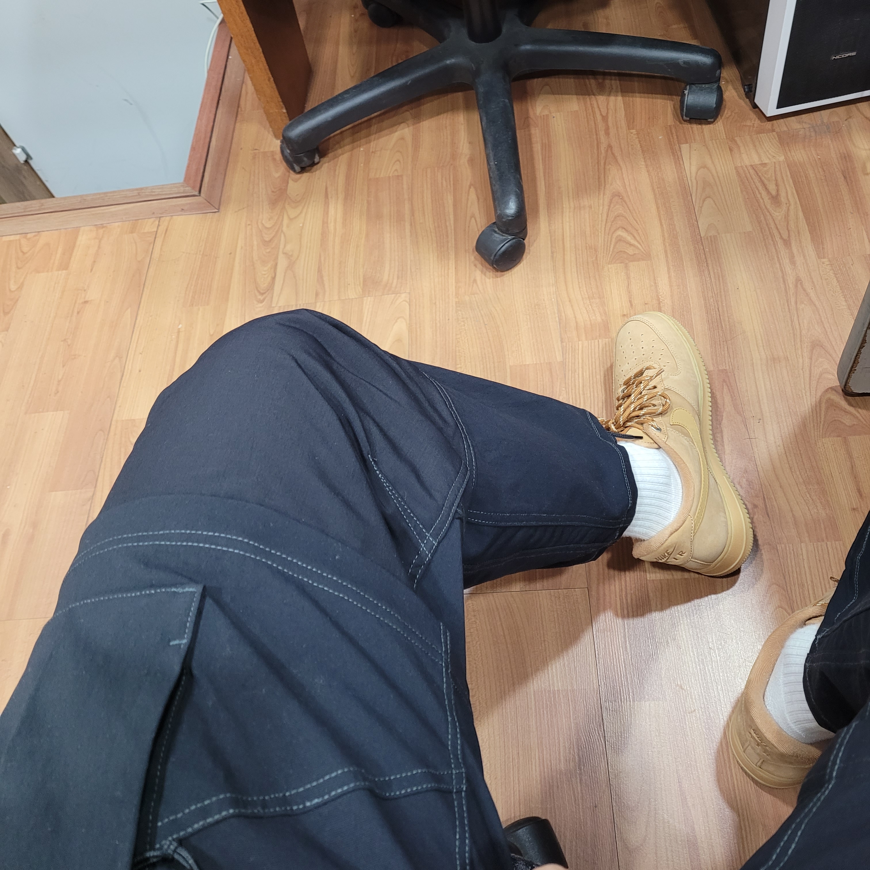 Nike ACG Smith Summit Cargo Pants Black Summit White - Asia, Nike Air Force 1 '07 WB Flax 착용 스타일